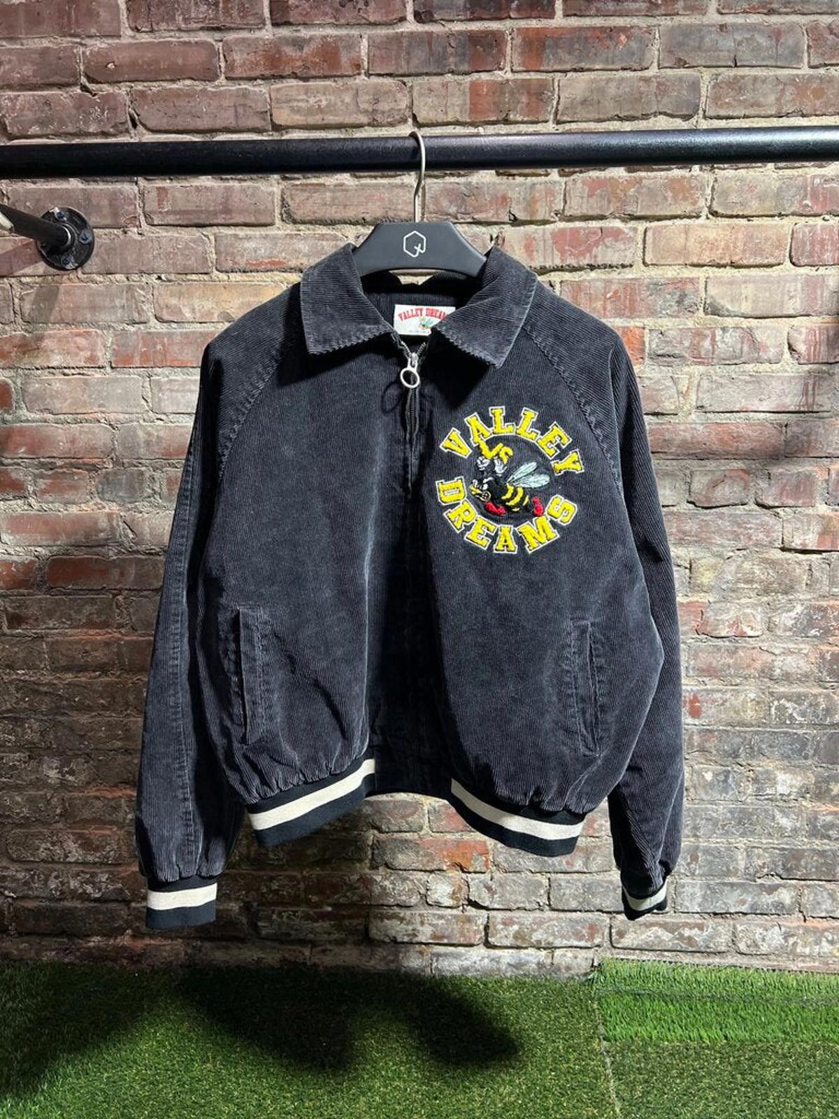 Other Vale State Angry Bee Corduroy Varsity Jacket Sz. L Size US L / EU 52-54 / 3 - 1 Thumbnail