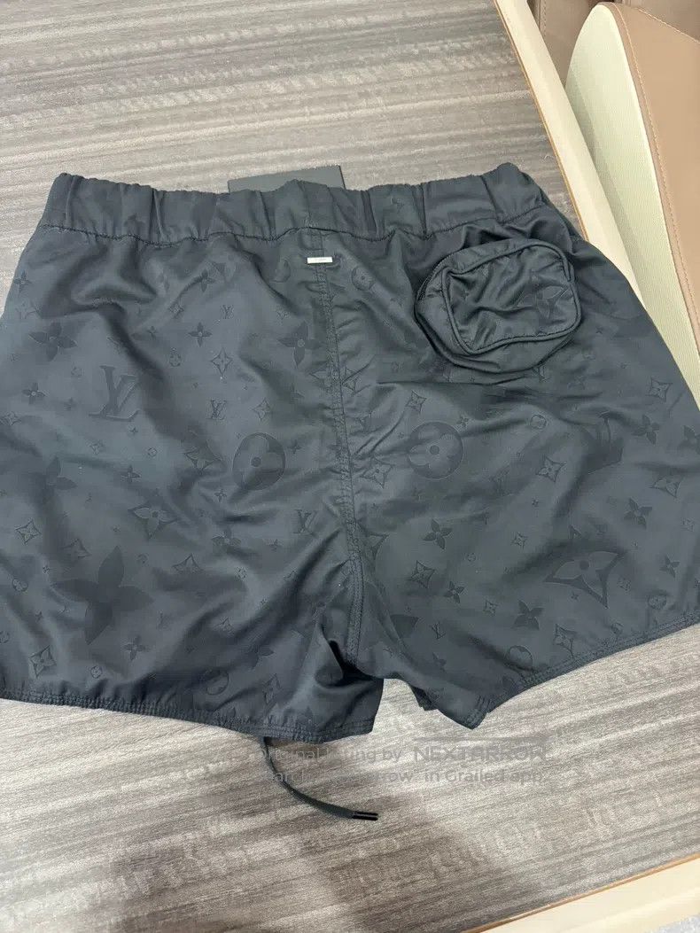 Louis Vuitton Louis Vuitton size l Black dark stripe full print shorts Size US 30 / EU 46 - 2 Thumbnail