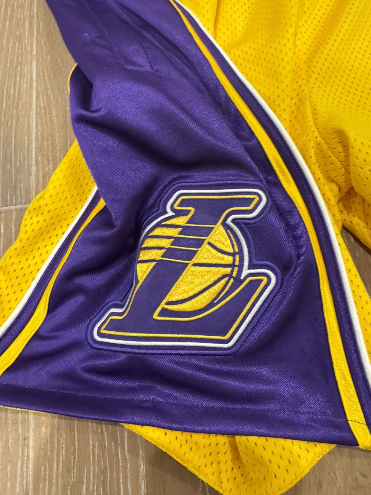 Nike Nike X Los Angeles Lakers shorts Size US 34 / EU 50 - 3 Thumbnail