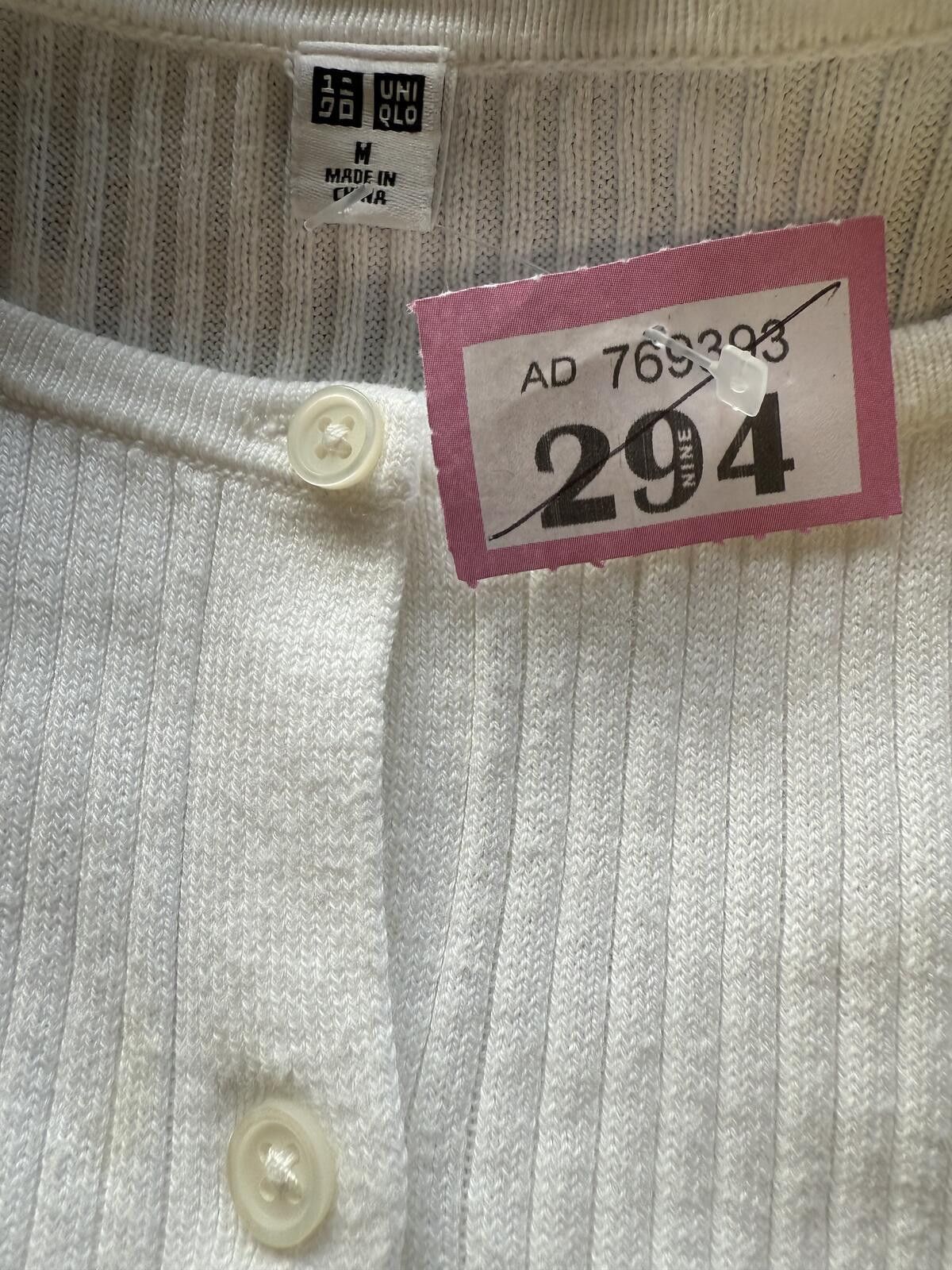 Other Uniqlo white cropped top in size M Size M / US 6-8 / IT 42-44 - 3 Thumbnail