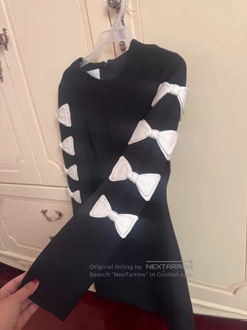 Valentino Valentino Black dress with bow Size L / US 10 / IT 46 - 5 Thumbnail