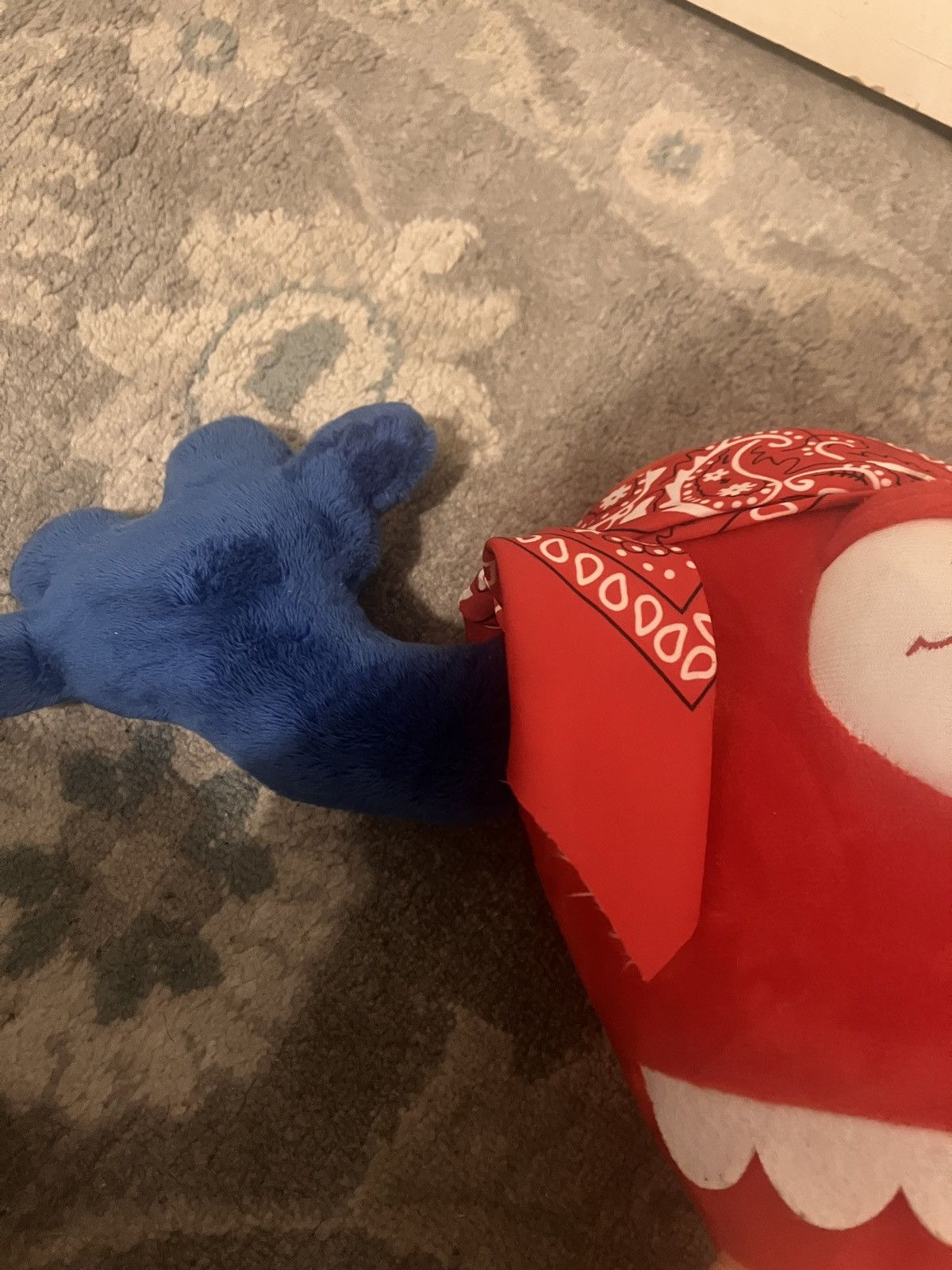 Glo Gang Glo Gang Plush “Broken Heart Red Bandana” Size ONE SIZE - 5 Thumbnail