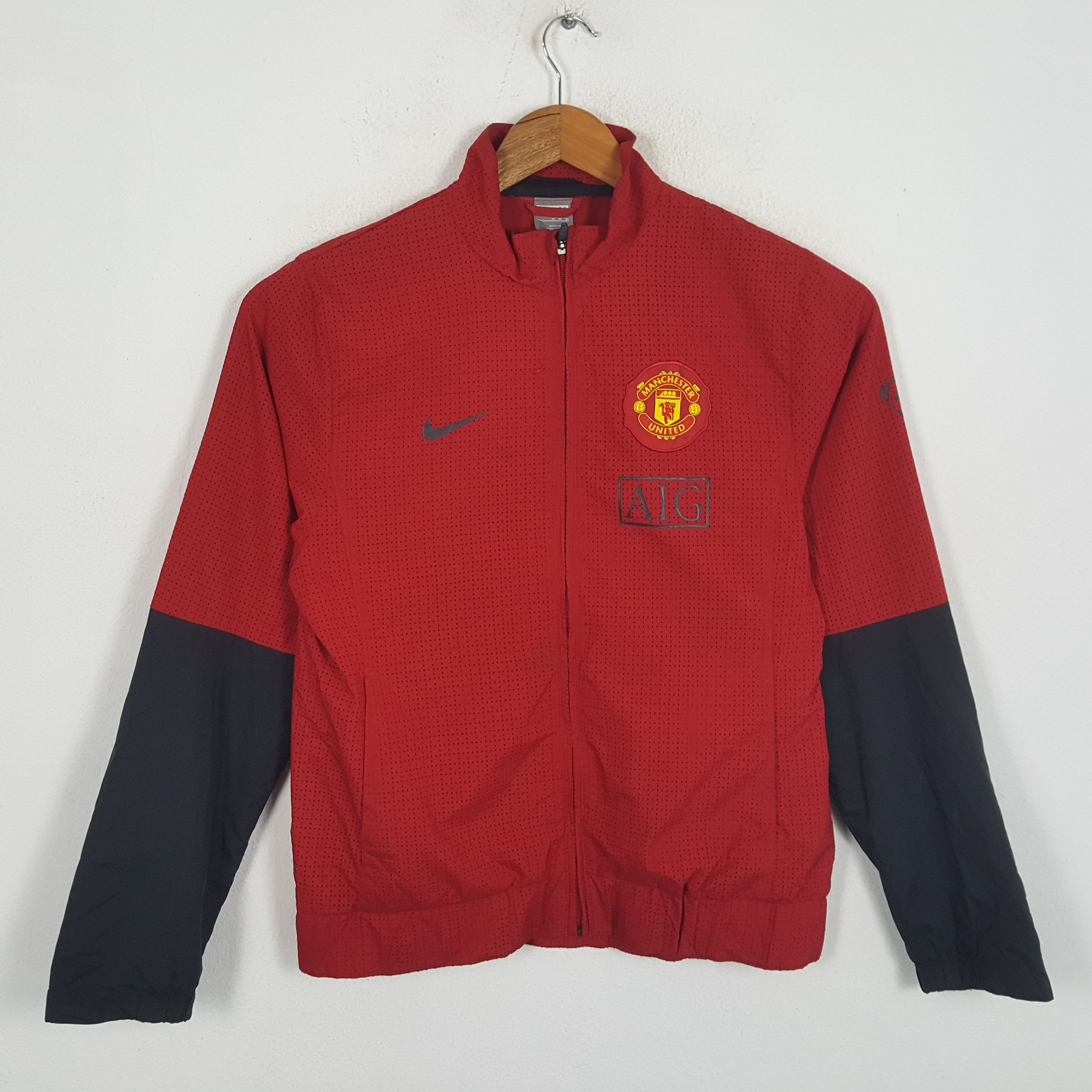 nike manchester united sweatshirt