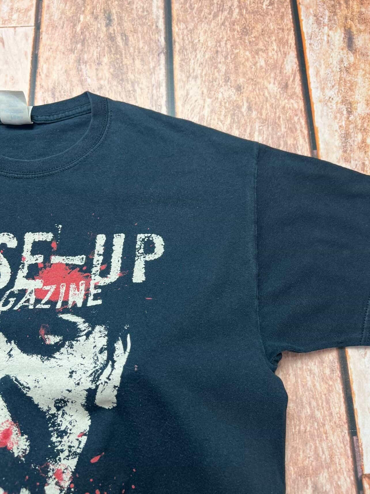 Gildan Close-up magazine t-shirt Size US L / EU 52-54 / 3 - 2 Thumbnail