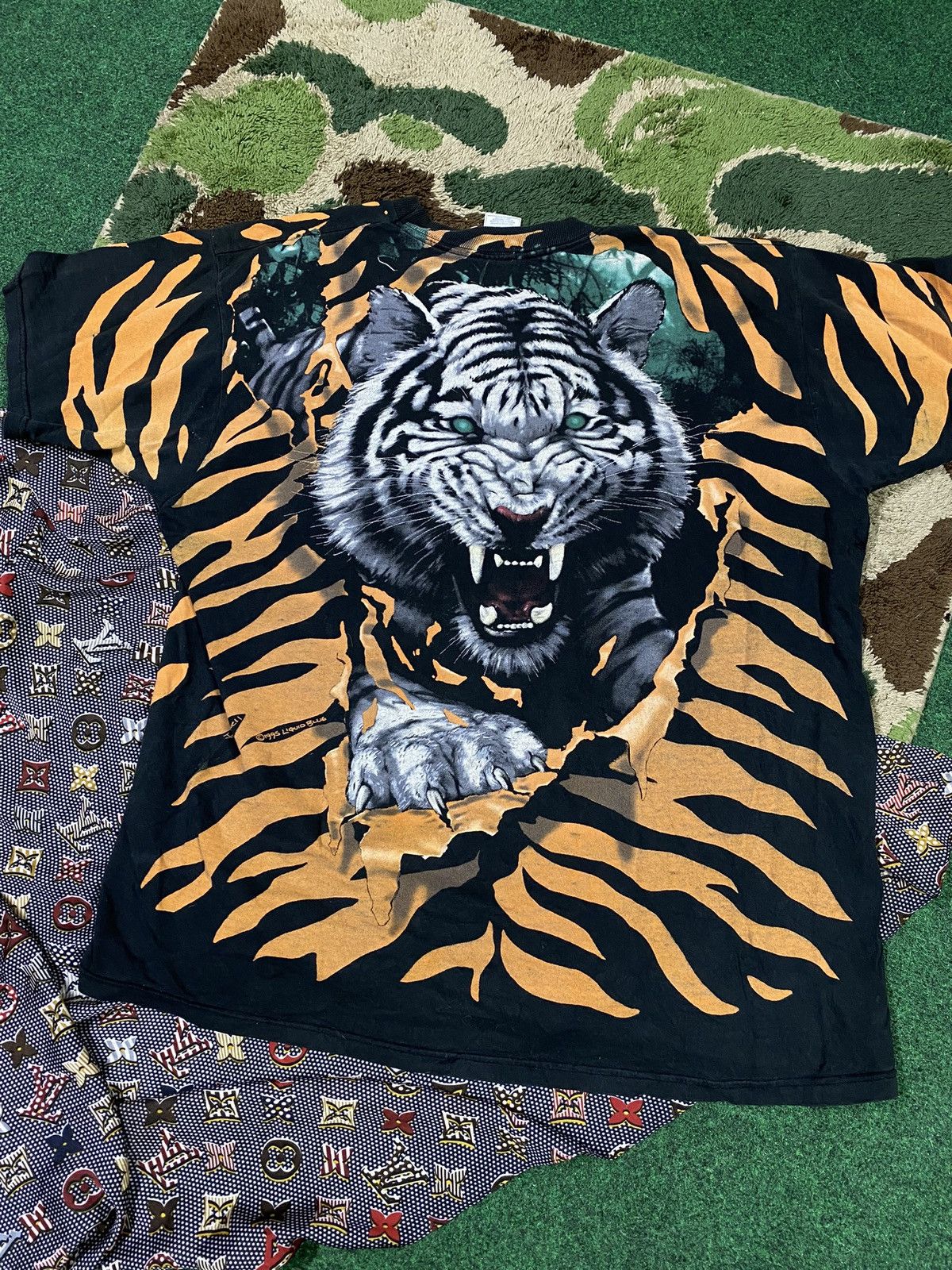 Liquid Blue Vintage 1995 Liquid Blue Tiger T-Shirt Adult XLarge Size US XL / EU 56 / 4 - 2 Thumbnail