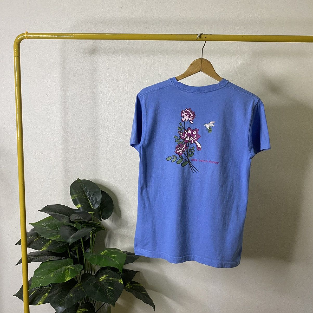 Montbell × Vintage 2000s Montbell Milk Vetch Honey Gorpcore Style Tee Size US S / EU 44-46 / 1 - 1 Thumbnail