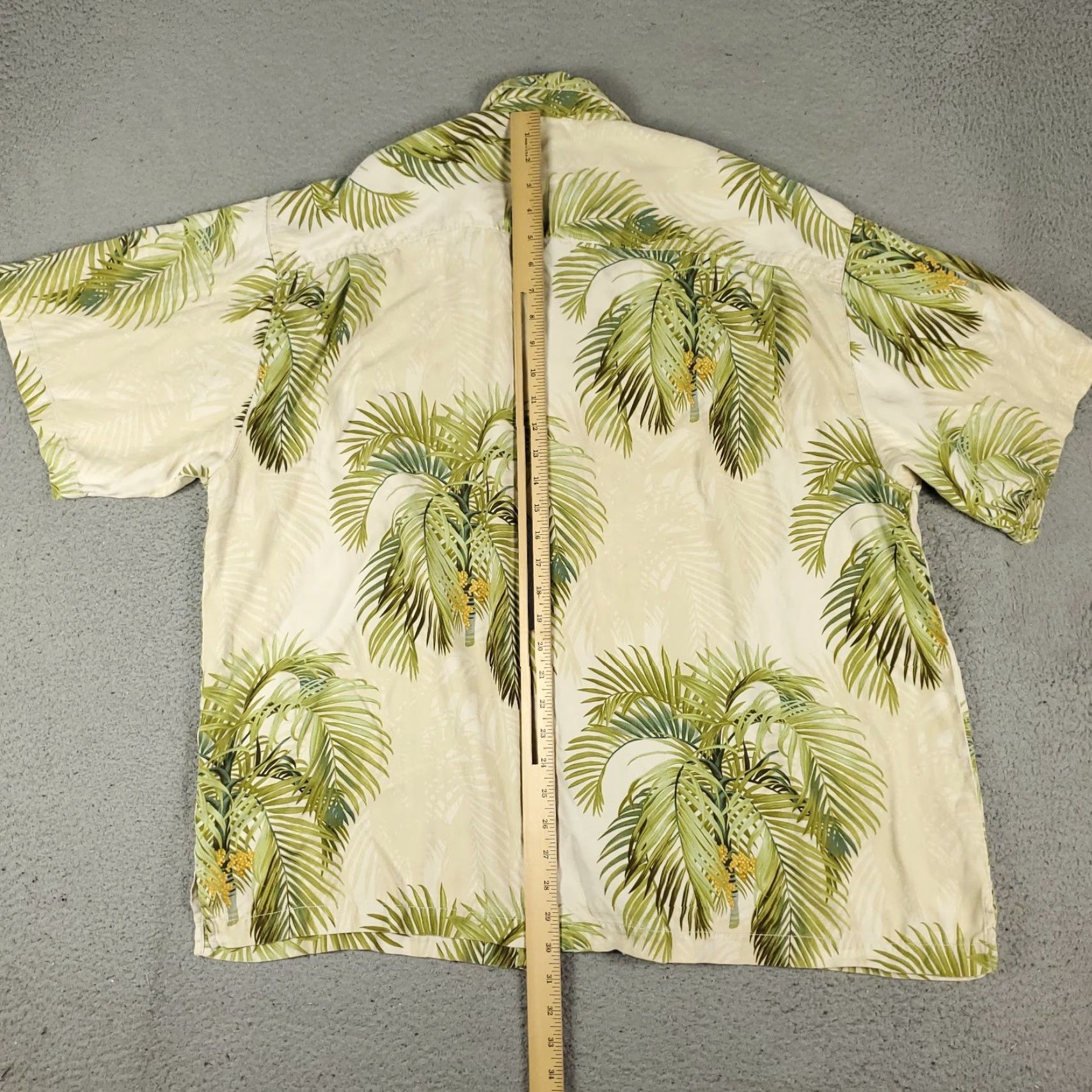 Tommy Bahama Tommy Bahama Shirt Mens 2XL Beige Green Palm Tree Print Silk Hawaiian Button Up Size US XXL / EU 58 / 5 - 4 Thumbnail