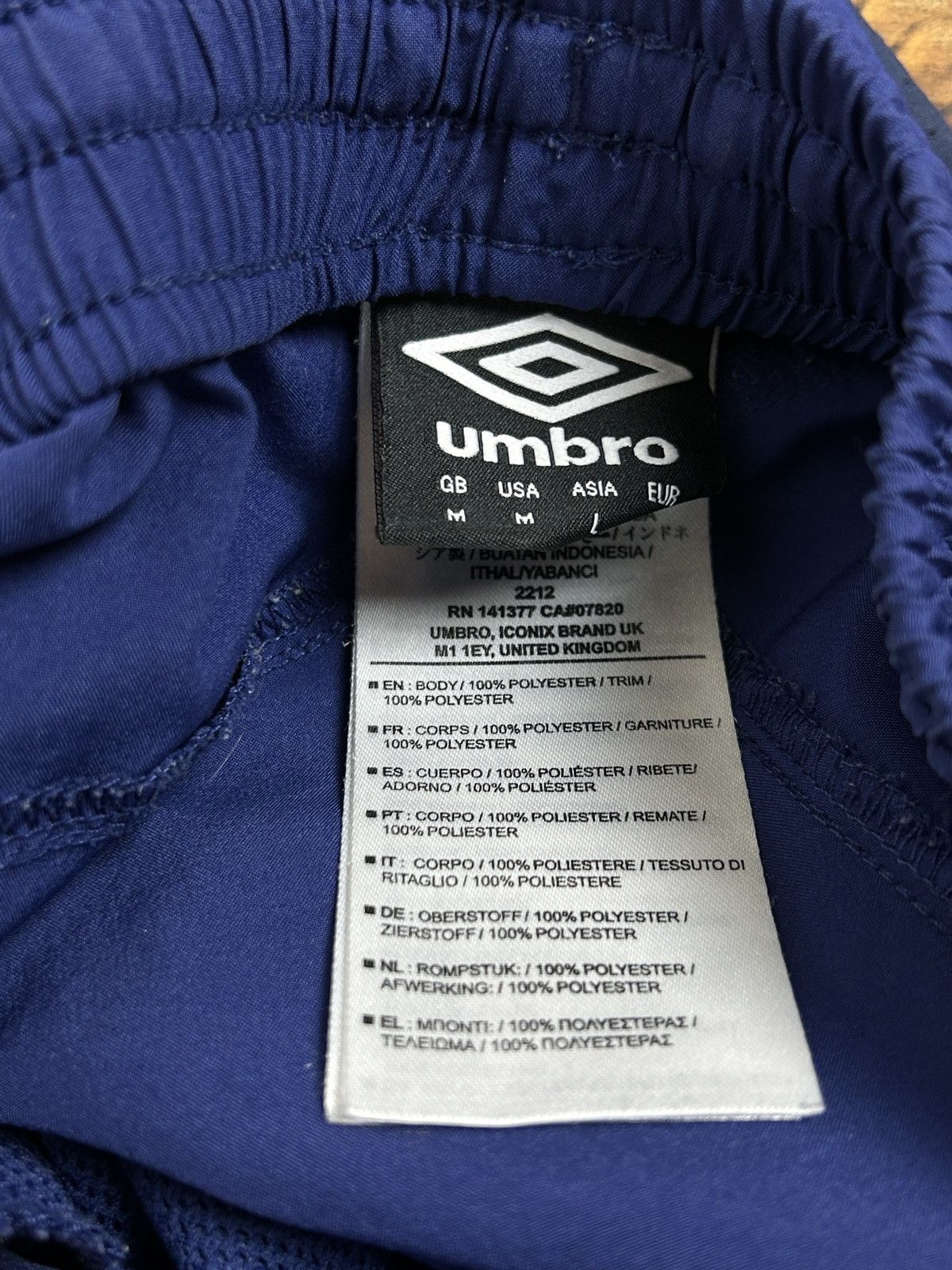 Umbro Umbro PSV Eindhoven 2015/16 Away Kit Soccer Shorts Size US 32 / EU 48 - 9 Thumbnail