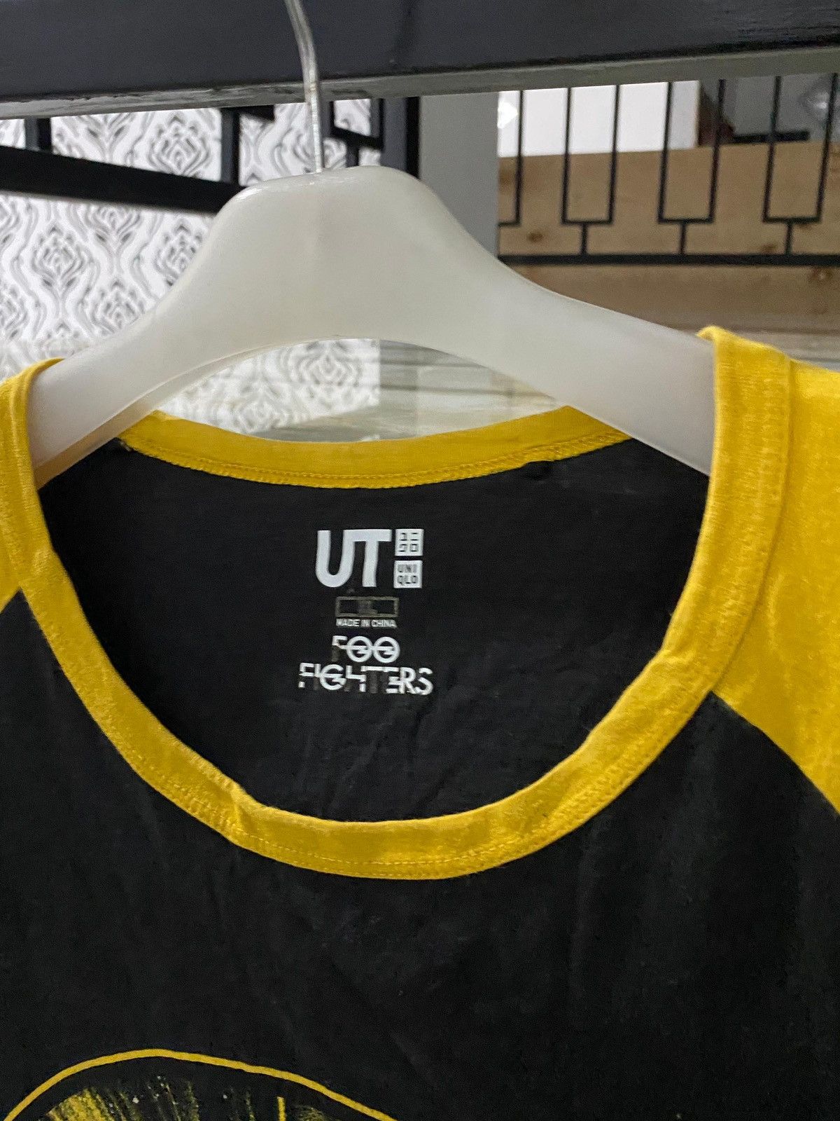Band Tees × Uniqlo uniqlo x foo fighters tshirt XL Size US XL / EU 56 / 4 - 2 Thumbnail