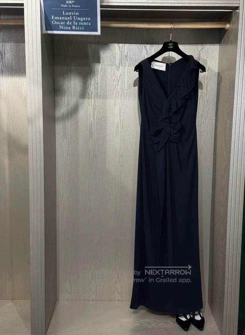 Valentino Valentino dress Size M / US 6-8 / IT 42-44 - 2 Thumbnail