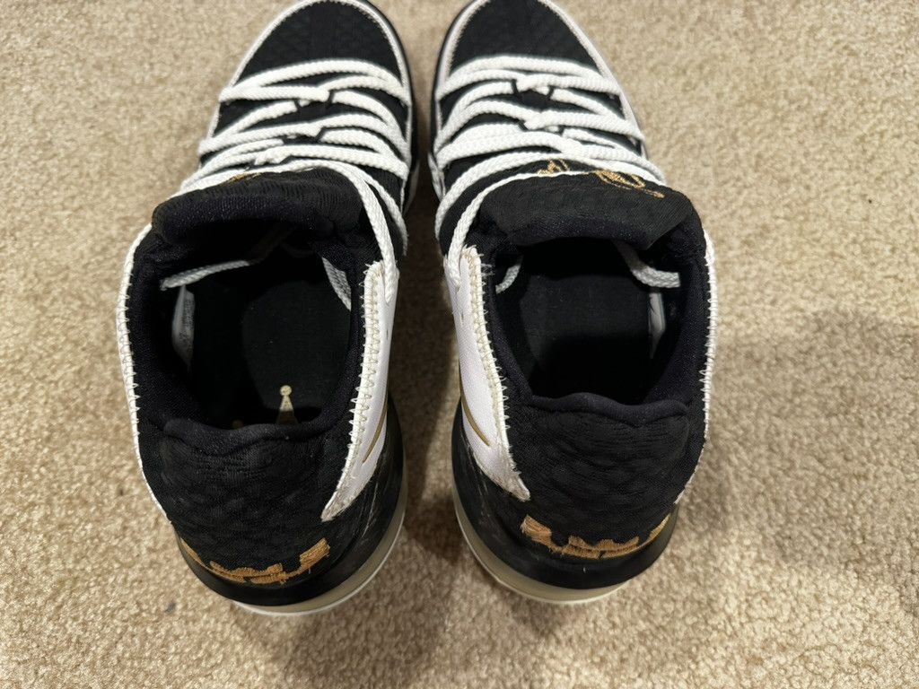 Nike 2020 Lebron 17 Low White / Metallic Gold / Black Size US 9.5 / EU 42-43 - 9 Thumbnail