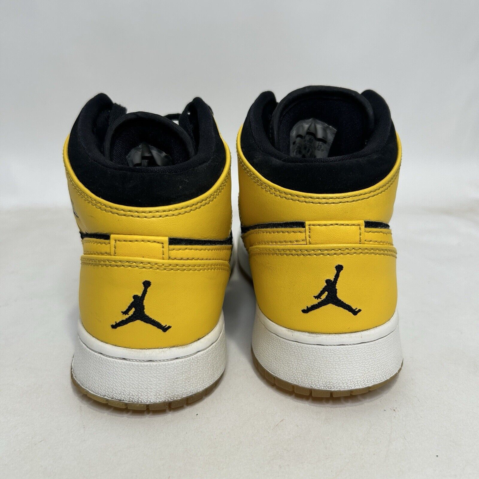 Jordan Brand Nike Shoes Air Jordan 1 Retro Mid GS “New Love” 2017 Size US 8.5 / IT 38.5 - 4 Thumbnail