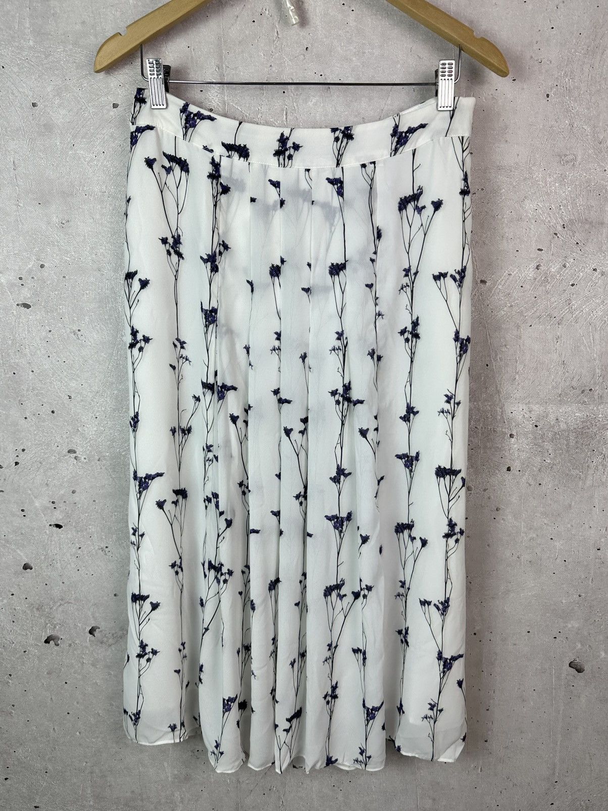 Reiss Reiss Aislin Print Flowers White Long Sleeve Shirt + Skirt Size S / US 4 / IT 40 - 9 Thumbnail