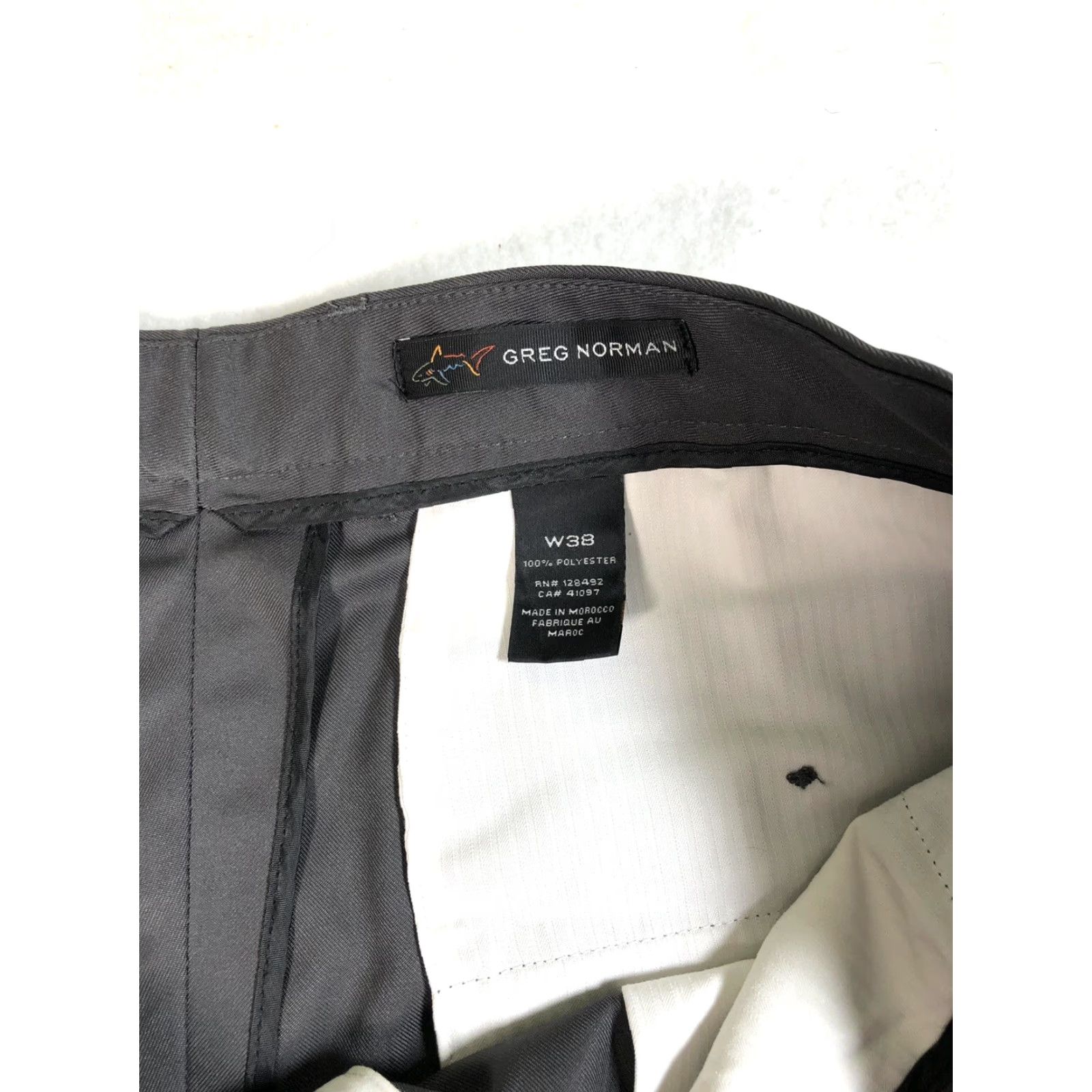 Vintage Greg Norman Golf Shorts 38 Mens Classic Pleated Chino Relaxed Bermuda Casual Pockets Gray 38 Mens Classic Golfing Size US 38 / EU 54 - 4 Thumbnail