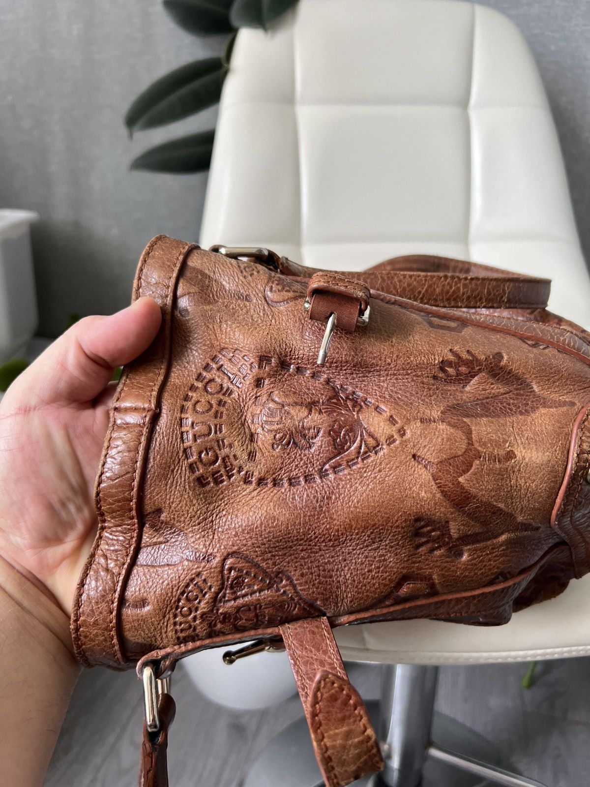 Gucci × Vintage Vintage Gucci Jockey Brown Embossed Leather Horsebit Bag Size ONE SIZE - 17 Thumbnail