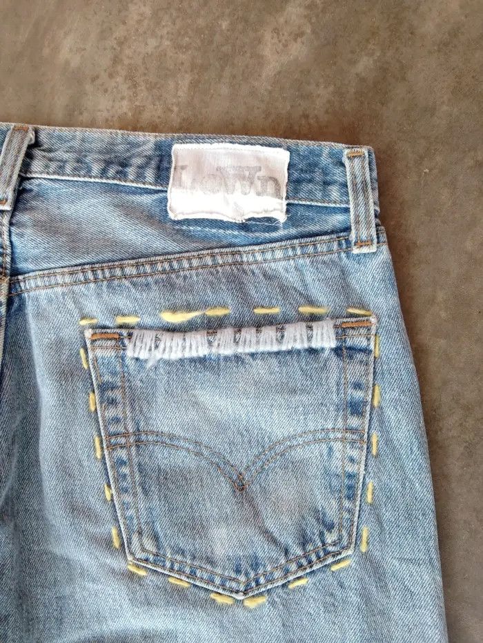 Levi's 90s Vintage Levi's 501 Made In USA Distressed Jeans 36x34 Size US 36 / EU 52 - 4 Thumbnail