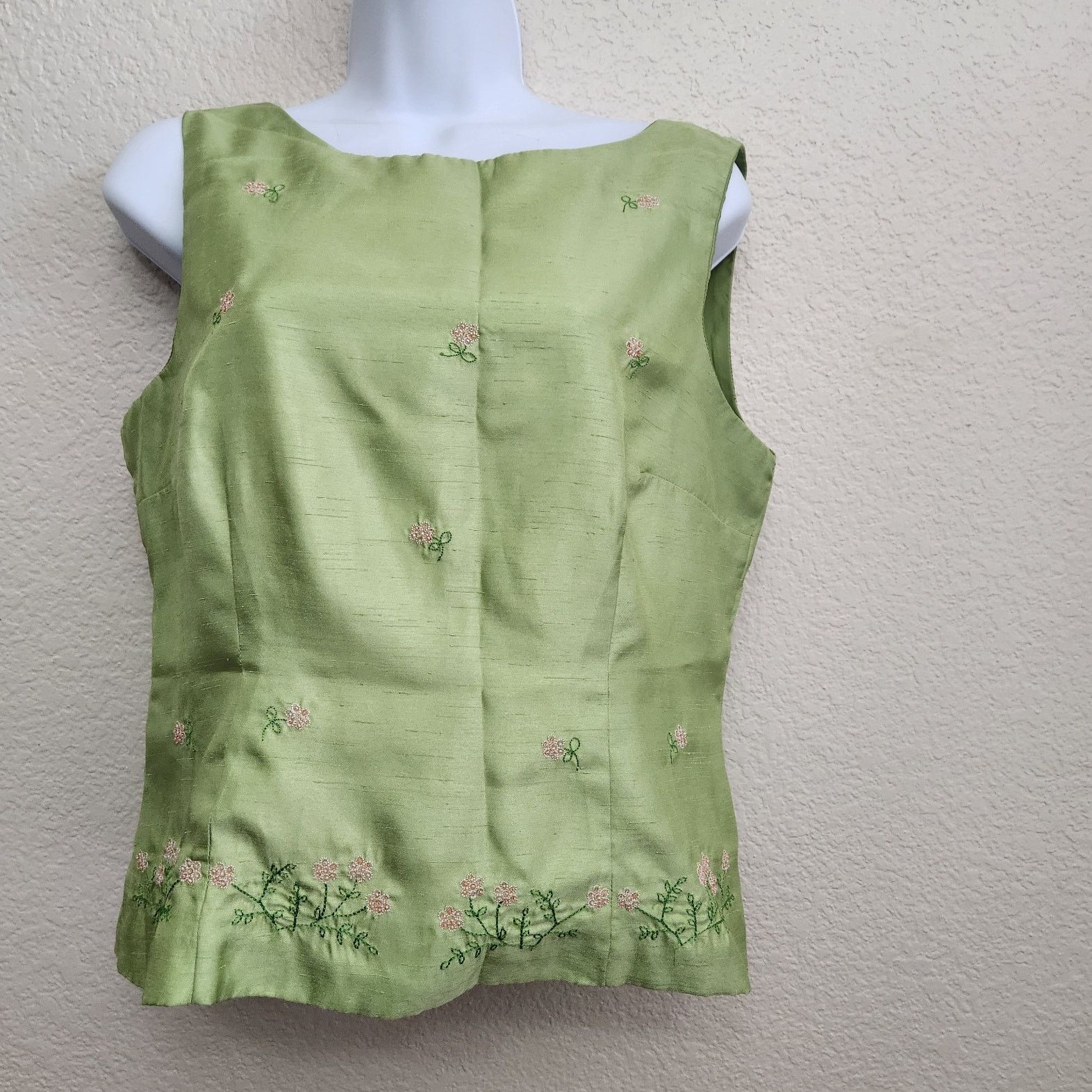 Other Scarlett Green Pink Embroidered Flowers Sleeveless Top 12P Size XL / US 12-14 / IT 48-50 - 1 Thumbnail