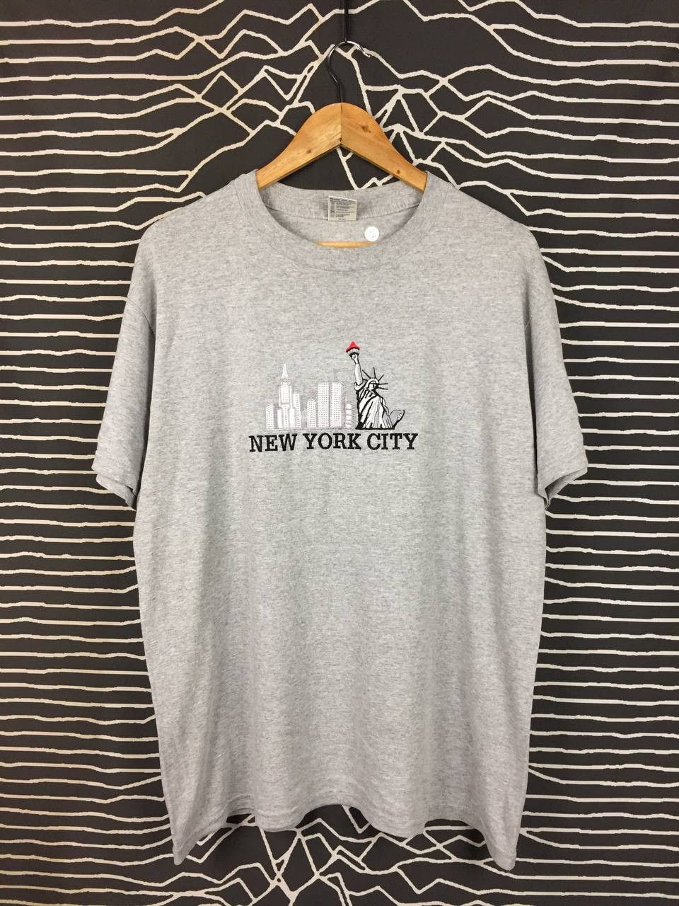 Vintage Vtg New York City Skyline Twin Towers Statue of Liberty Tee Size US L / EU 52-54 / 3 - 1 Thumbnail