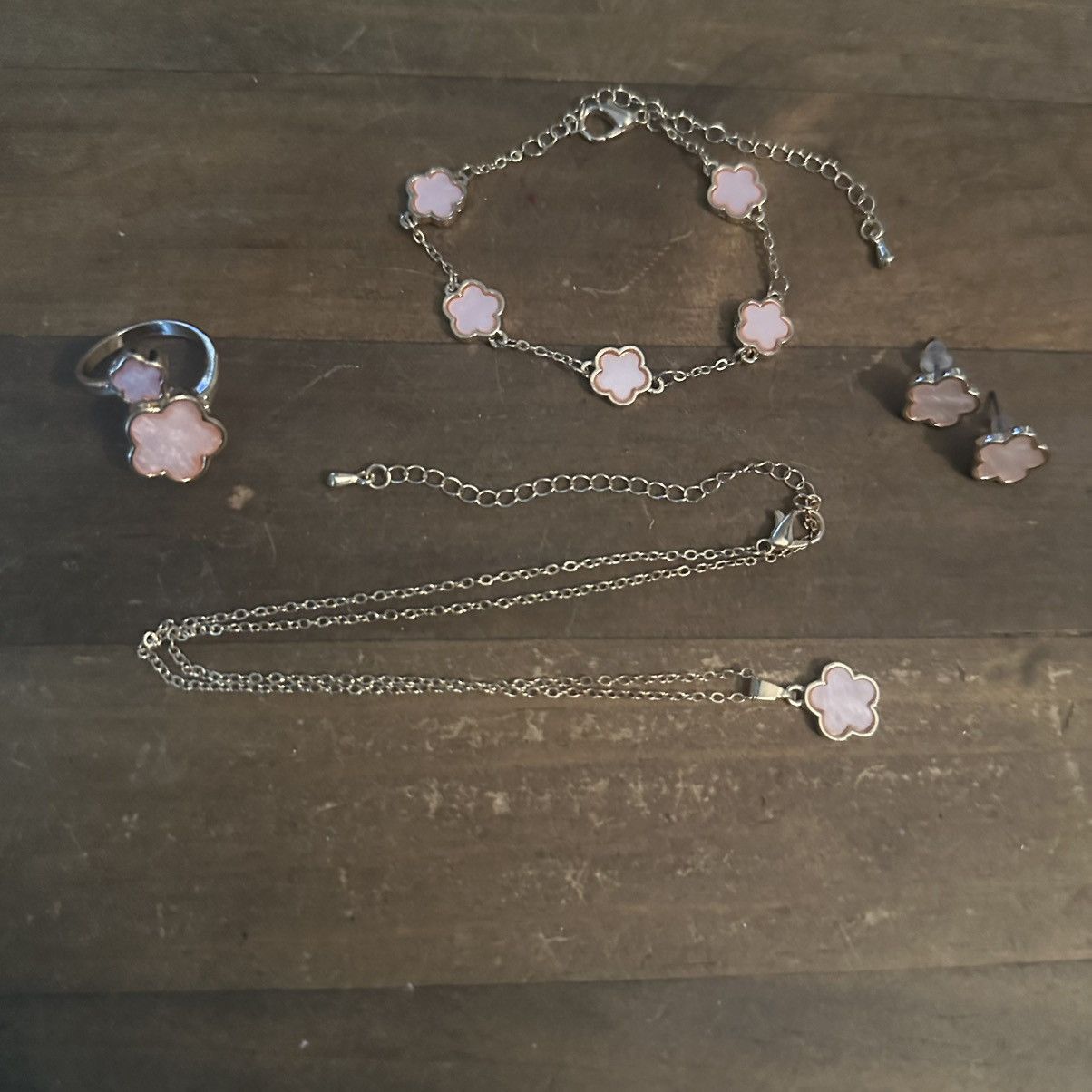 Other Gold tone pink mother of pearl flower jewelry set Size ONE SIZE - 2 Thumbnail