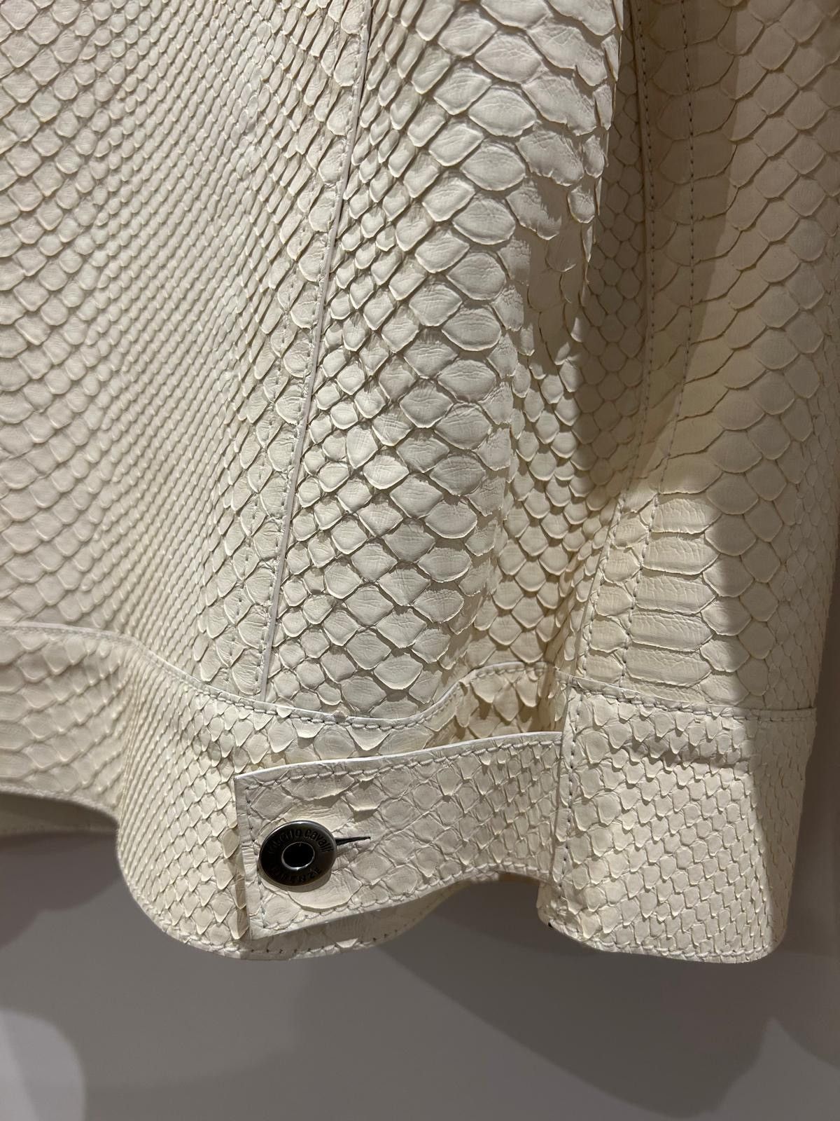 Roberto Cavalli Roberto Cavalli Burmese Python Snakeskin Jacket – Ivory – 52 Size US L / EU 52-54 / 3 - 13 Thumbnail