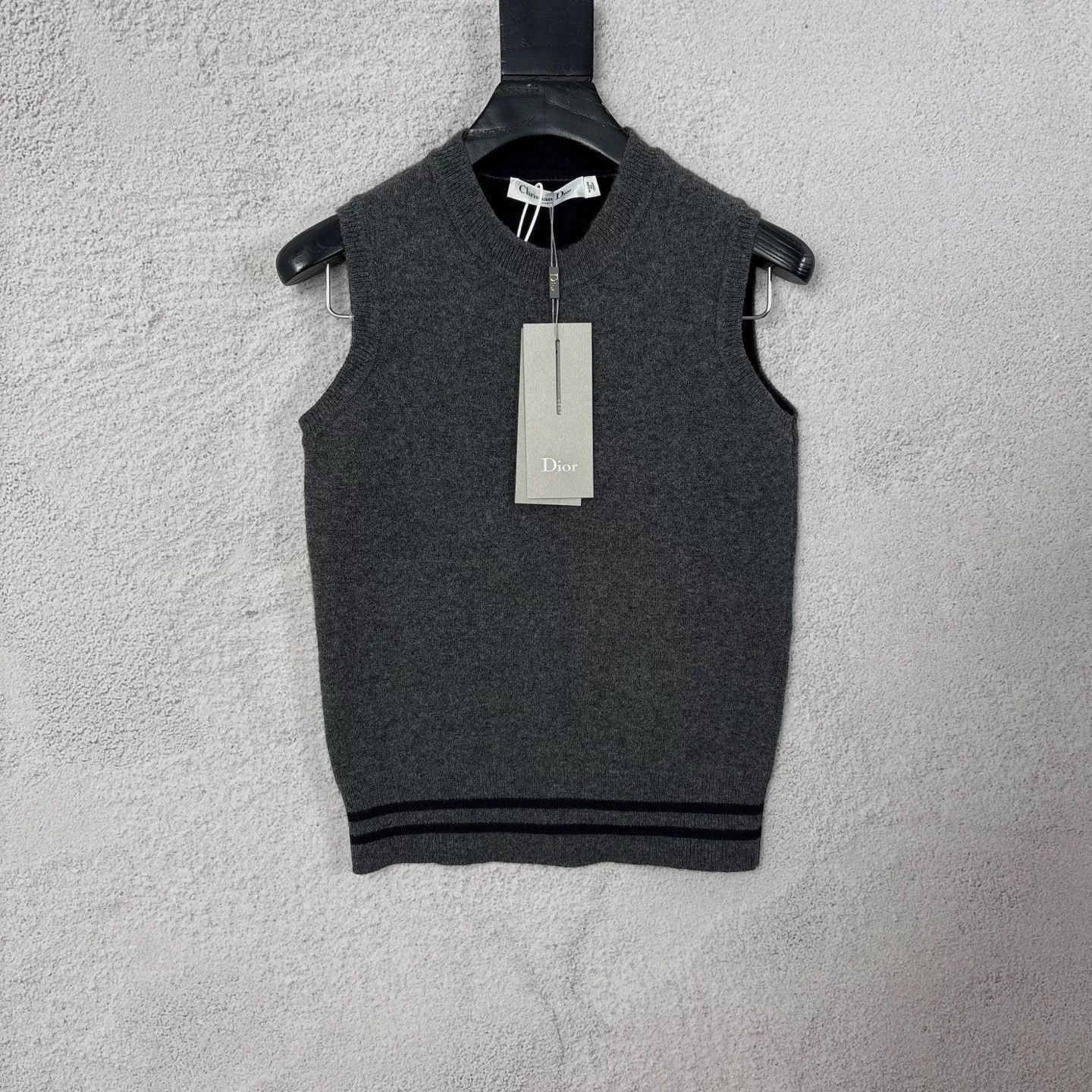Dior Dior Charcoal Cashmere Knit Vest Size XXS / US 00 / IT 34 - 1 Thumbnail