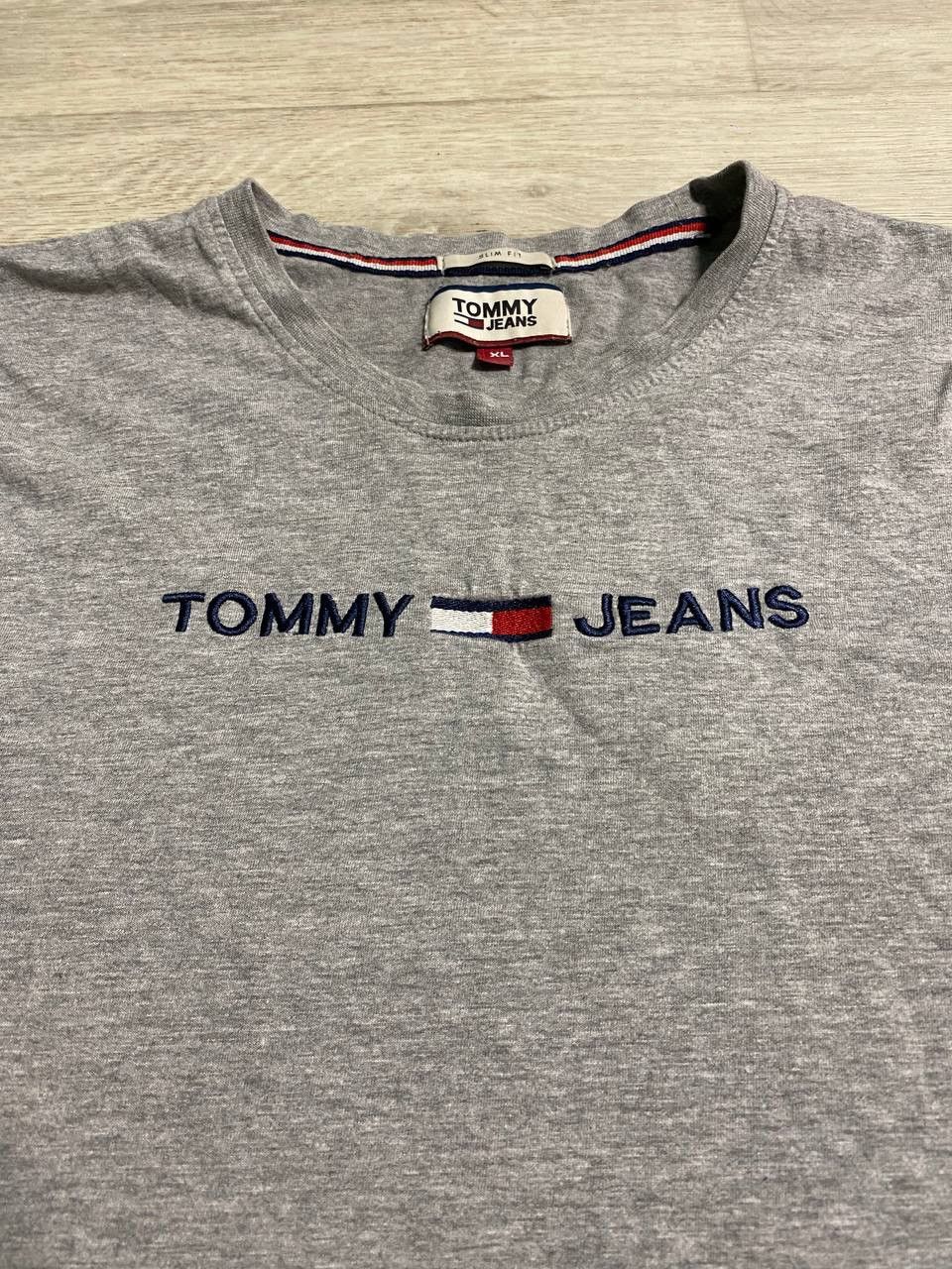 Tommy Hilfiger Tommy Jeans basic logo gray tee Size US XL / EU 56 / 4 - 2 Thumbnail