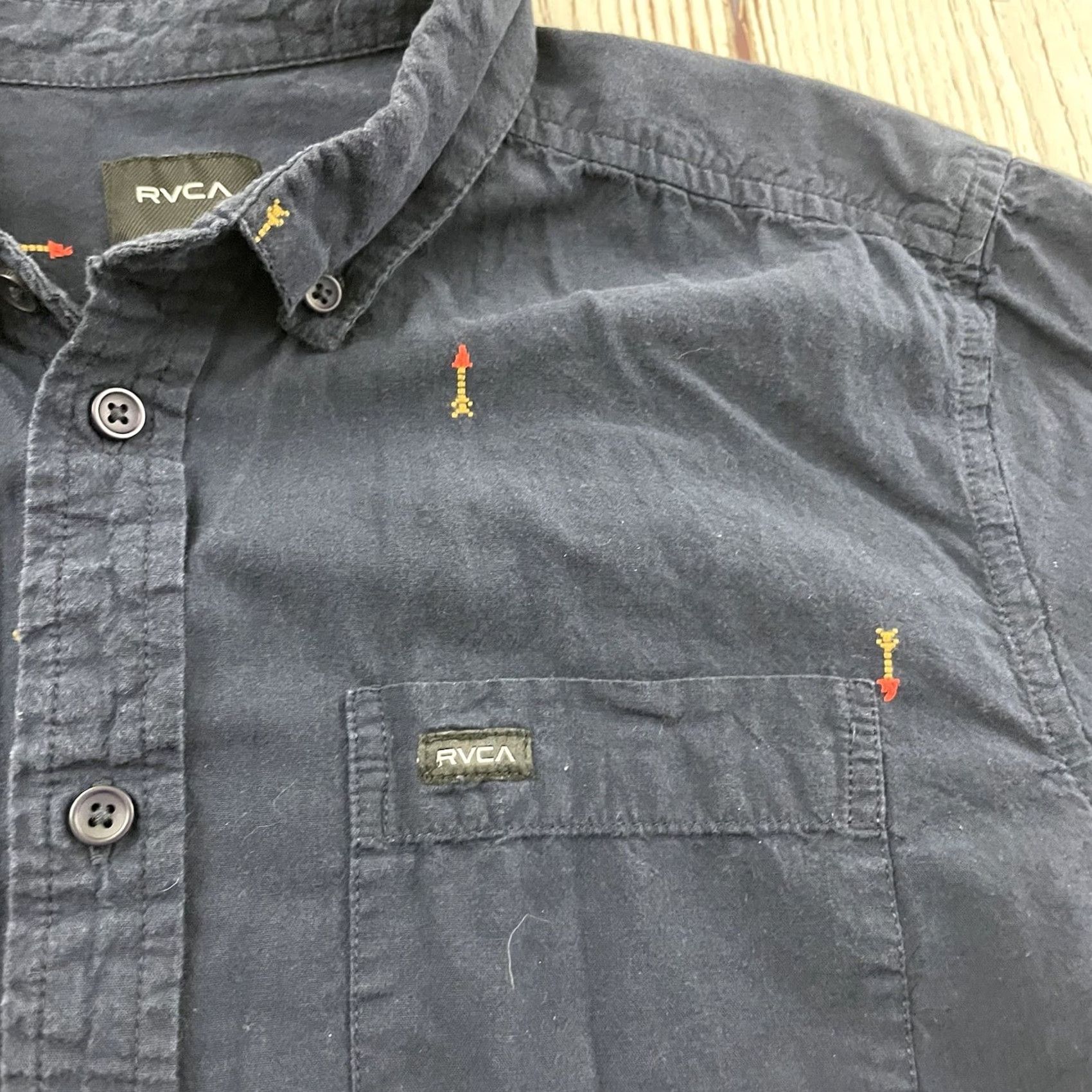 RVCA RVCA Slim Fit Short Sleeve All Over Arrow Print Button Front Shirt Men's S Blue Size US S / EU 44-46 / 1 - 3 Thumbnail