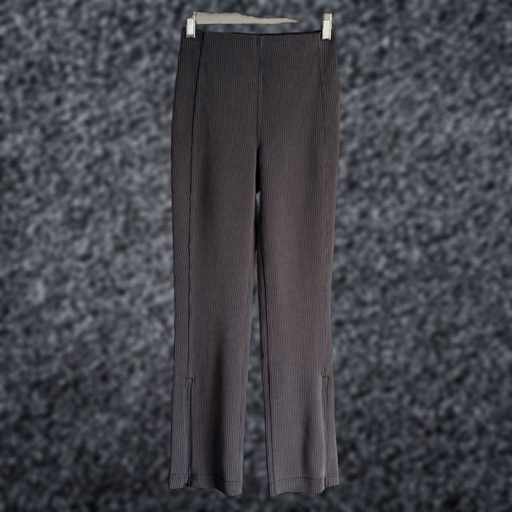 Lululemon Lululemon Ribbed Softstreme Zip-Leg High-Rise Cropped Pant Black Gray Size 2 Women Cropped Pant with Pockets Size 26" / US 2 / IT 38 - 1 Thumbnail