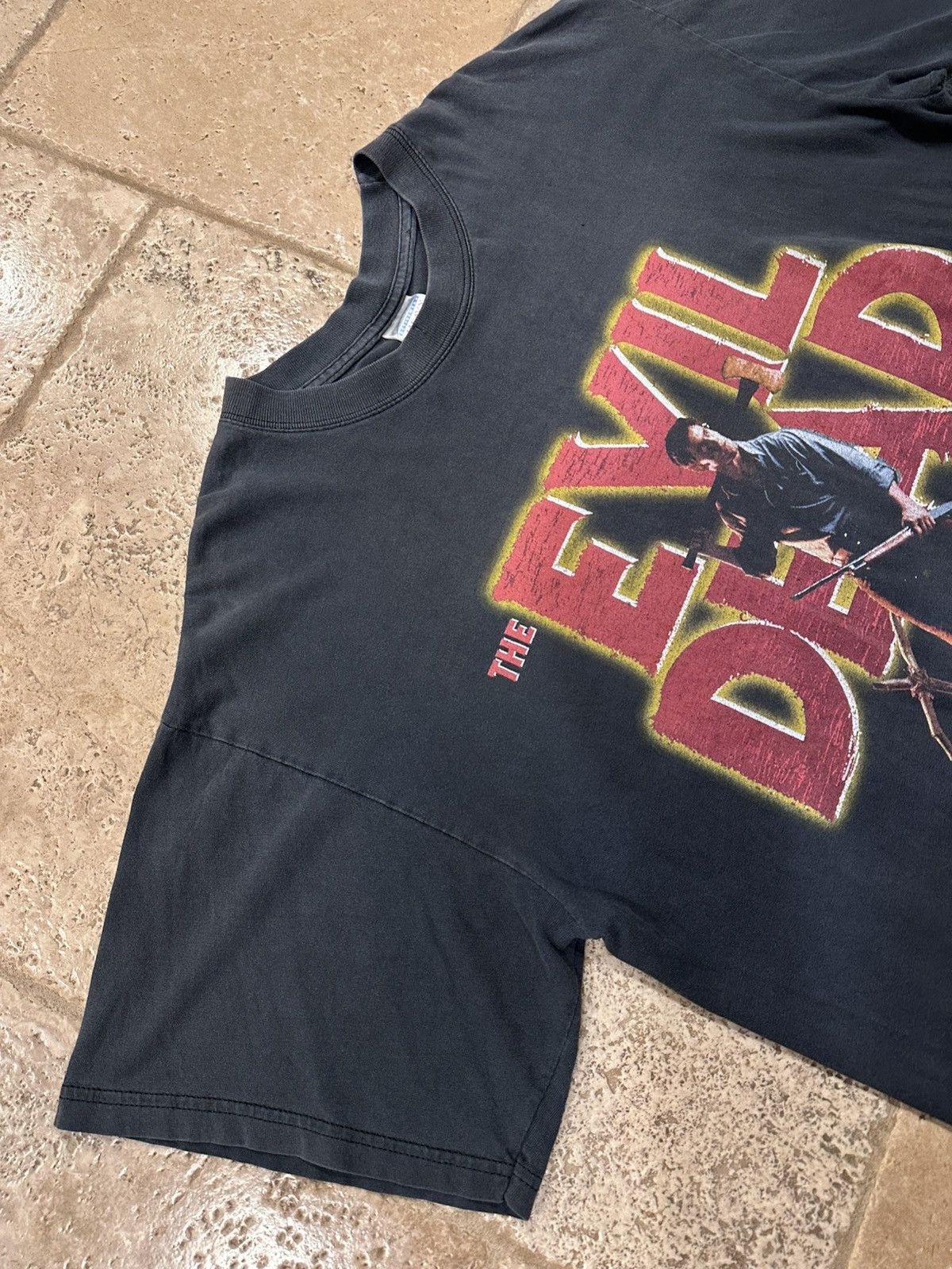 Vintage Vintage The Evil Dead Horror Promo 2001 Faded T-Shirt Size US XL / EU 56 / 4 - 6 Thumbnail