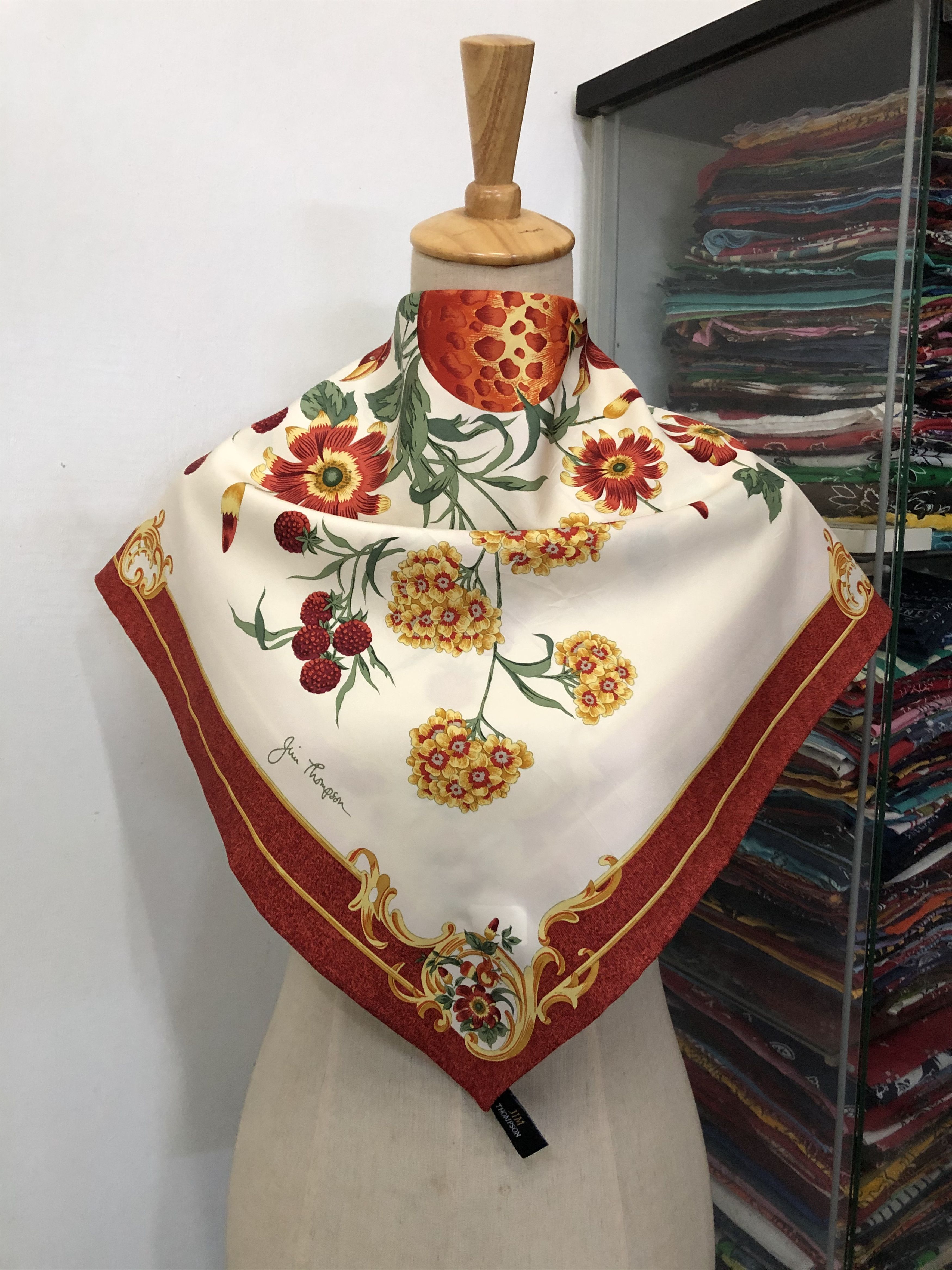 Foulard Vintage En Soie 100% - Jim Thompson - Motif Floral Multicolore - Très Bon état - Thaïlande