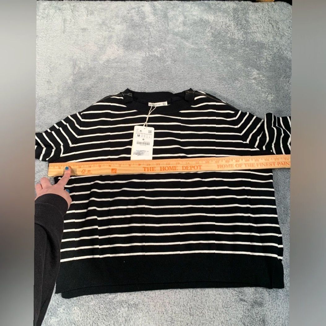 Zara VINTAGE not specified; Zara knit Black and White Striped Sweater Medium Women Pullover M Black Striped Knit Sweatshirt Zara White Black M Adult Women Size M / US 6-8 / IT 42-44 - 5 Thumbnail