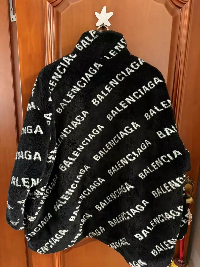 Balenciaga Balenciaga size 34 Teddy Full Print Fur Jacket Size US XS / EU 42 / 0 - 2 Thumbnail