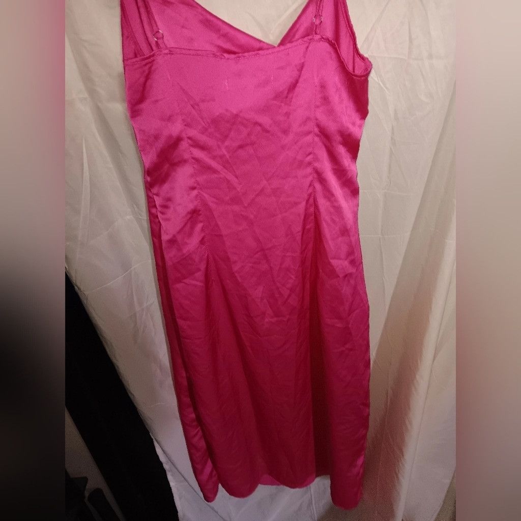 Missguided Missguided aline hot pink satin dress, zipper nwot size 6 Size M / US 6-8 / IT 42-44 - 2 Thumbnail