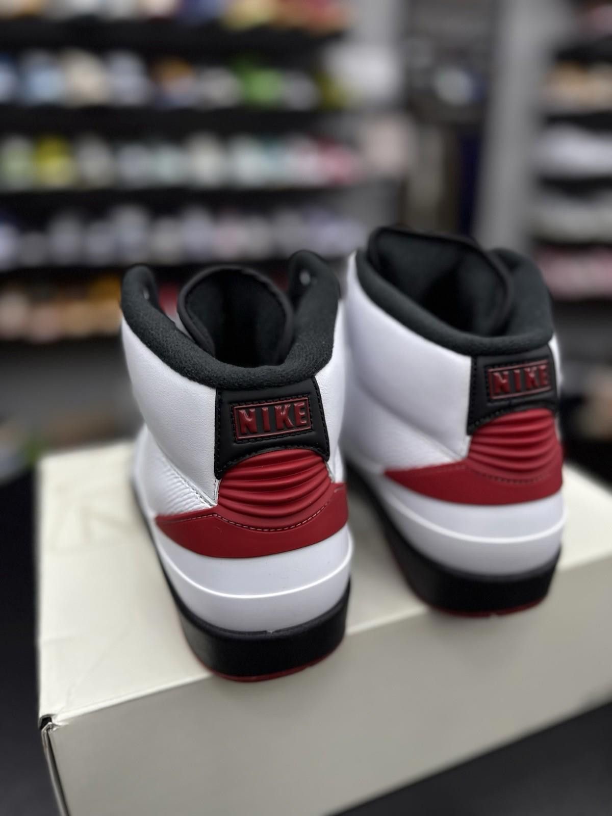 Jordan Brand Size 11 - Jordan 2 Retro Mid Chicago White Red Black Leather Size US 11 / EU 44 - 5 Thumbnail