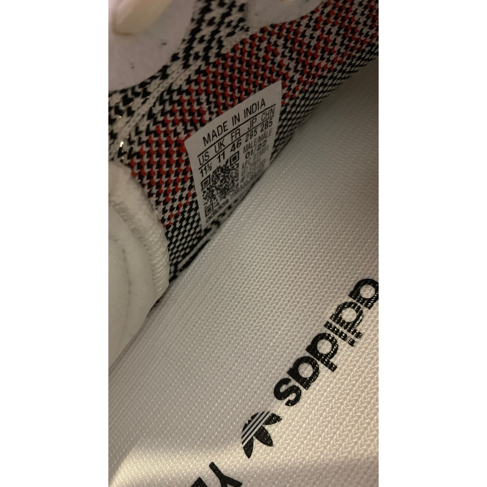 Adidas Adidas Yeezy 350 V2 Zebra 11.5 Brand New No Box Size US 11.5 / EU 44-45 - 7 Thumbnail
