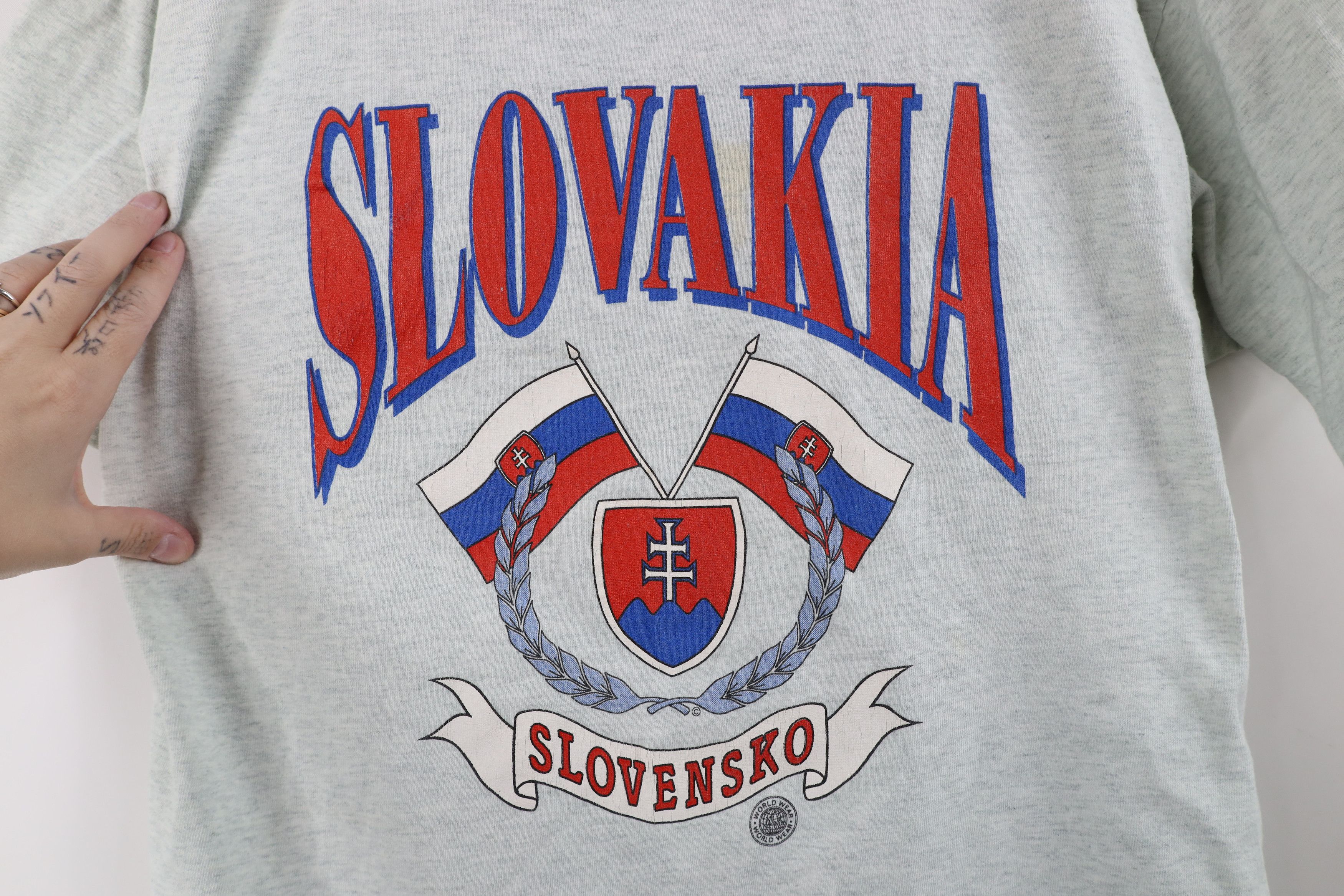Vintage Vintage 90s Slovakia Slovensko T-Shirt Heather Gray USA Size US L / EU 52-54 / 3 - 4 Thumbnail