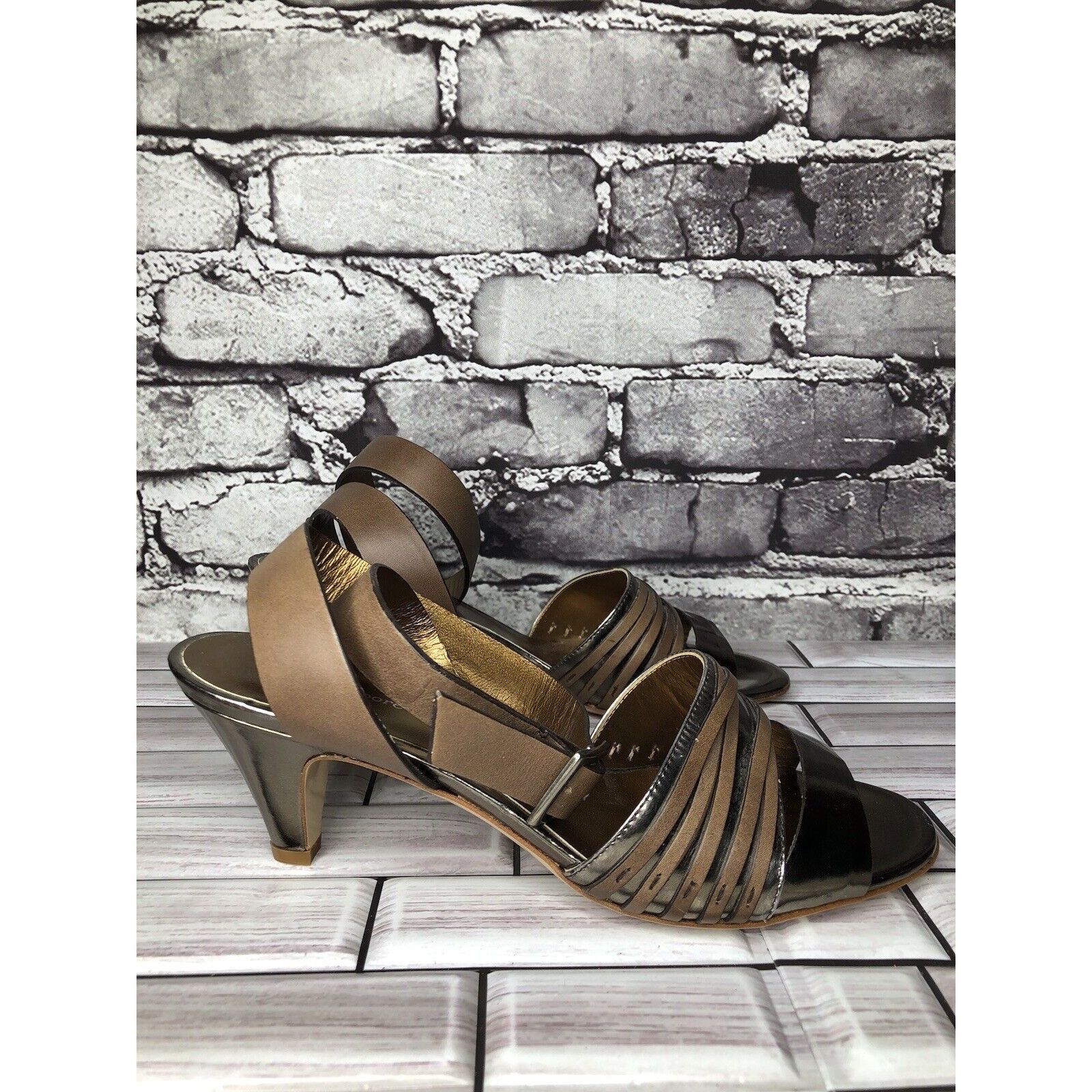 Other Nanette Lepore Silver Patent Brown Leather Ankle Straps Heel Size US 7.5 / IT 37.5 - 18 Thumbnail