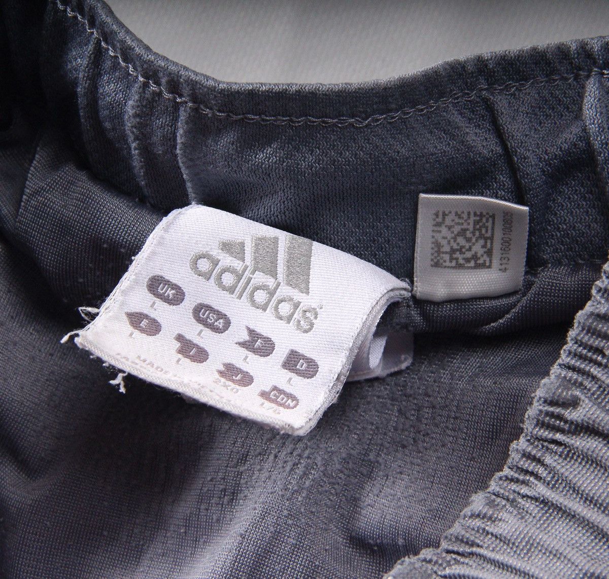 Adidas Adidas Vintage 90s Originals Shorts Nylon Grey Rare L Size US 34 / EU 50 - 3 Thumbnail