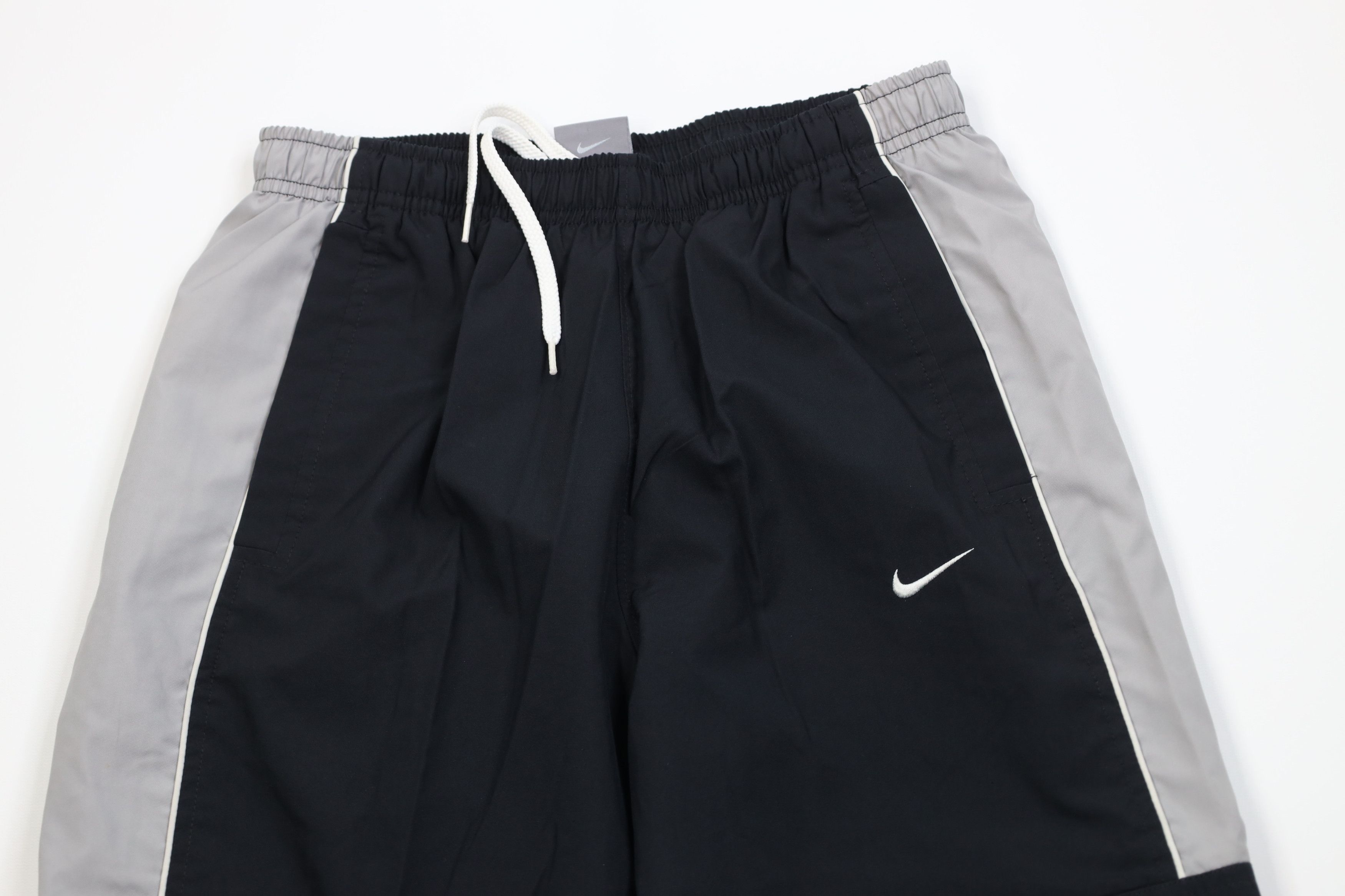 Nike Vintage Y2K Nike Cropped Lined Wide Leg Cargo Pants Black Size 26" / US 2 / IT 38 - 2 Thumbnail