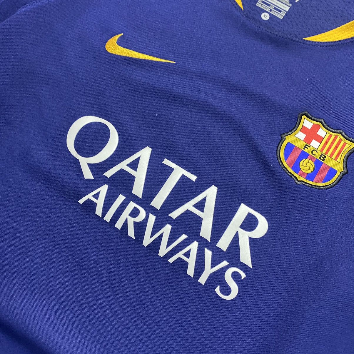 Nike Vintage Nike FC Barcelona Qatar football team jersey Size US S / EU 44-46 / 1 - 6 Thumbnail
