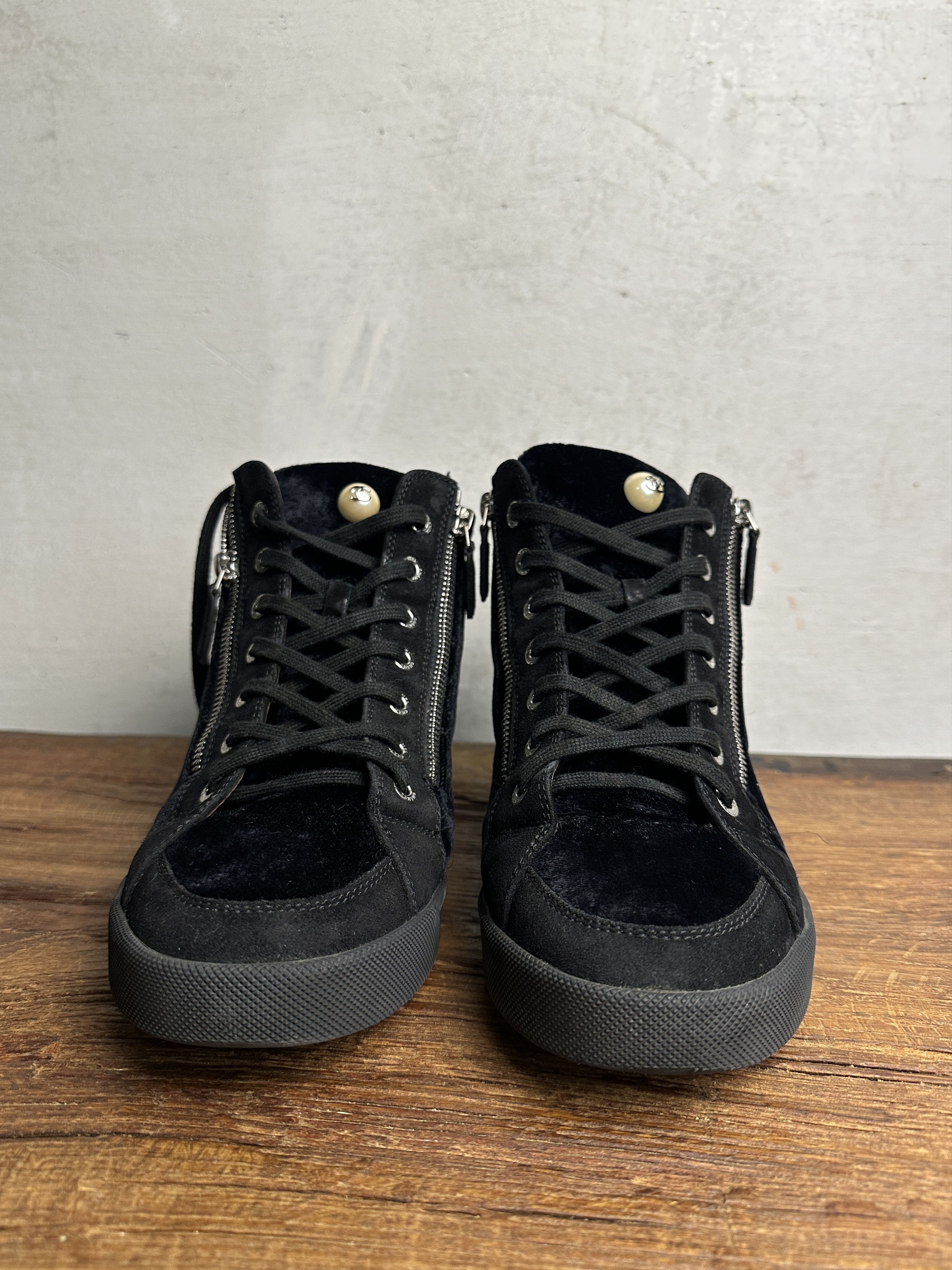Chanel Chanel Velvet Pearl Logo Sneakers Size US 9 / IT 39 - 5 Thumbnail