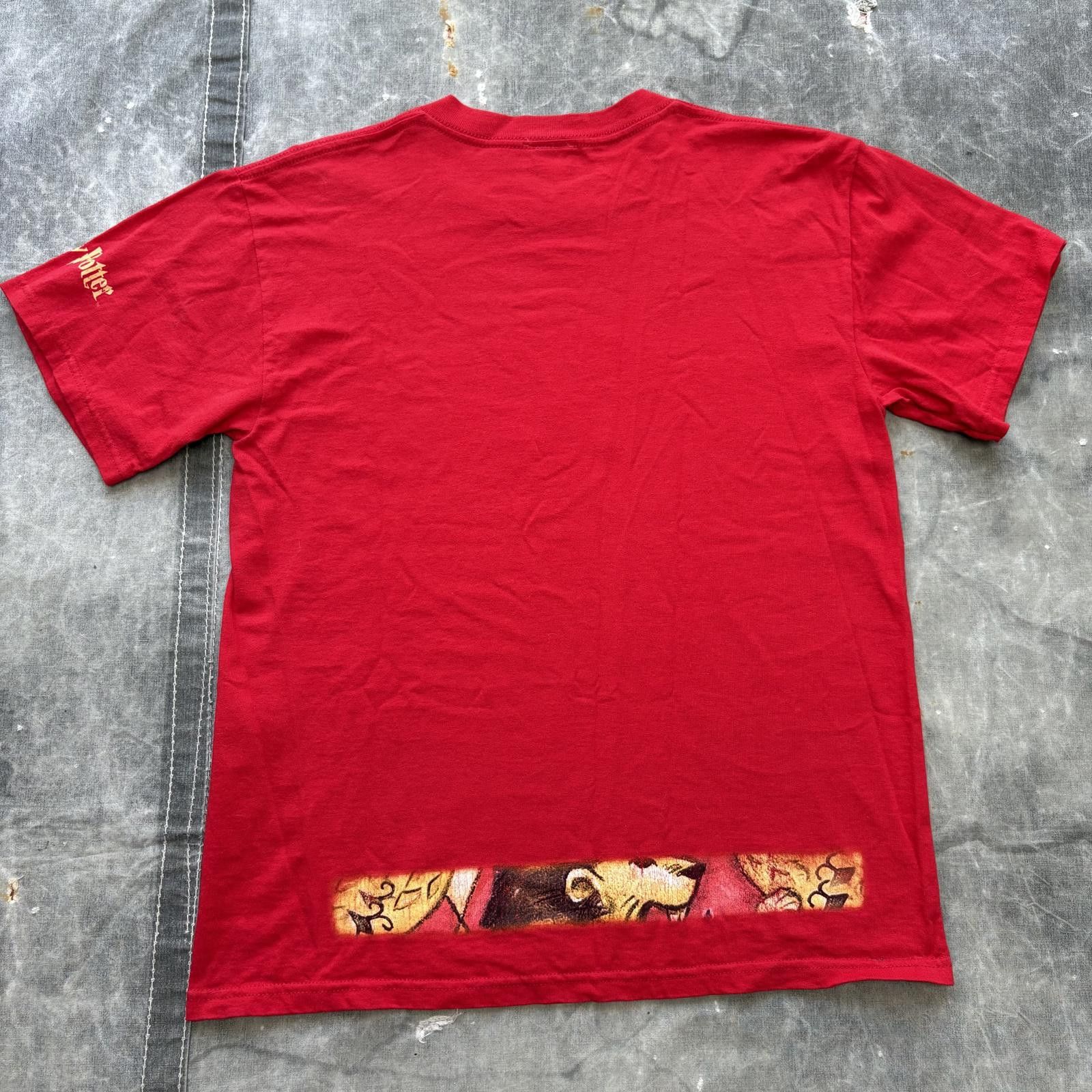 Vintage Vintage Y2K Red Harry Potter Gryffindor Crest Movie Shirt Size US M / EU 48-50 / 2 - 3 Thumbnail