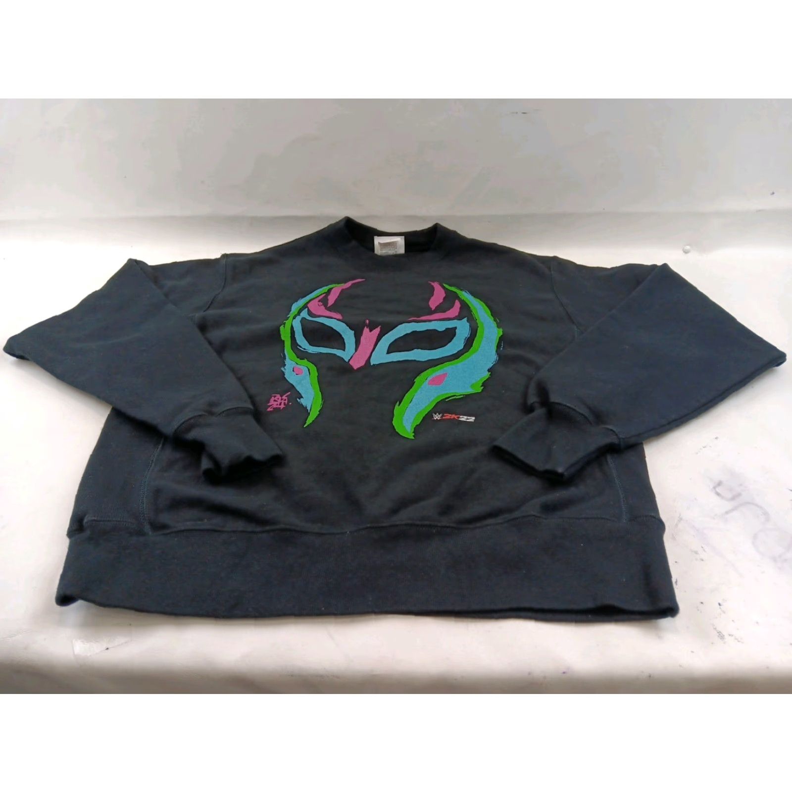 Champion WWE 2K22 Sweatshirt Champion Reverse Weave Mens Size M Black Graphic Print Pullover Reversible Crew Neck Long Sleeve Size US M / EU 48-50 / 2 - 3 Thumbnail