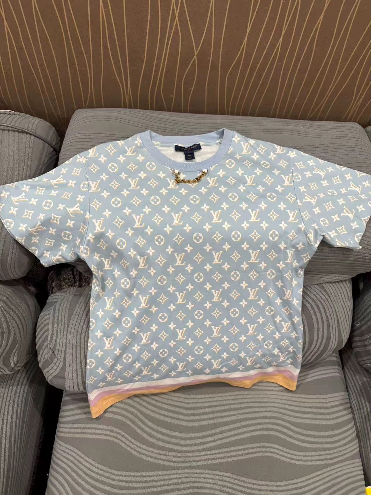 Louis Vuitton LV Short Sleeve T-Shirt S Like New Size S / US 4 / IT 40 - 1 Thumbnail