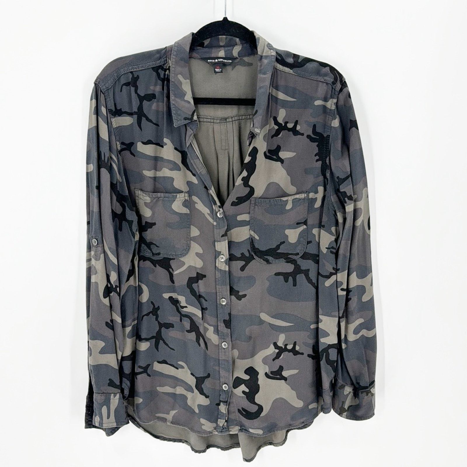 Rock & Republic Rock & Republic sz xl camo Rayon Button Up Shirt High Low Size S / US 4 / IT 40 - 1 Thumbnail