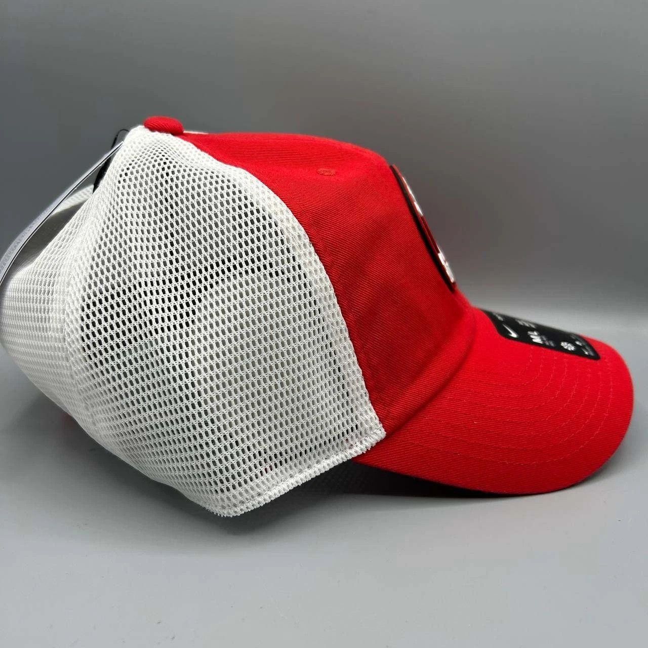 Nike Georgia Bulldogs x Nike Club Trucker Hat Men M-L Strap Back Size ONE SIZE - 2 Thumbnail