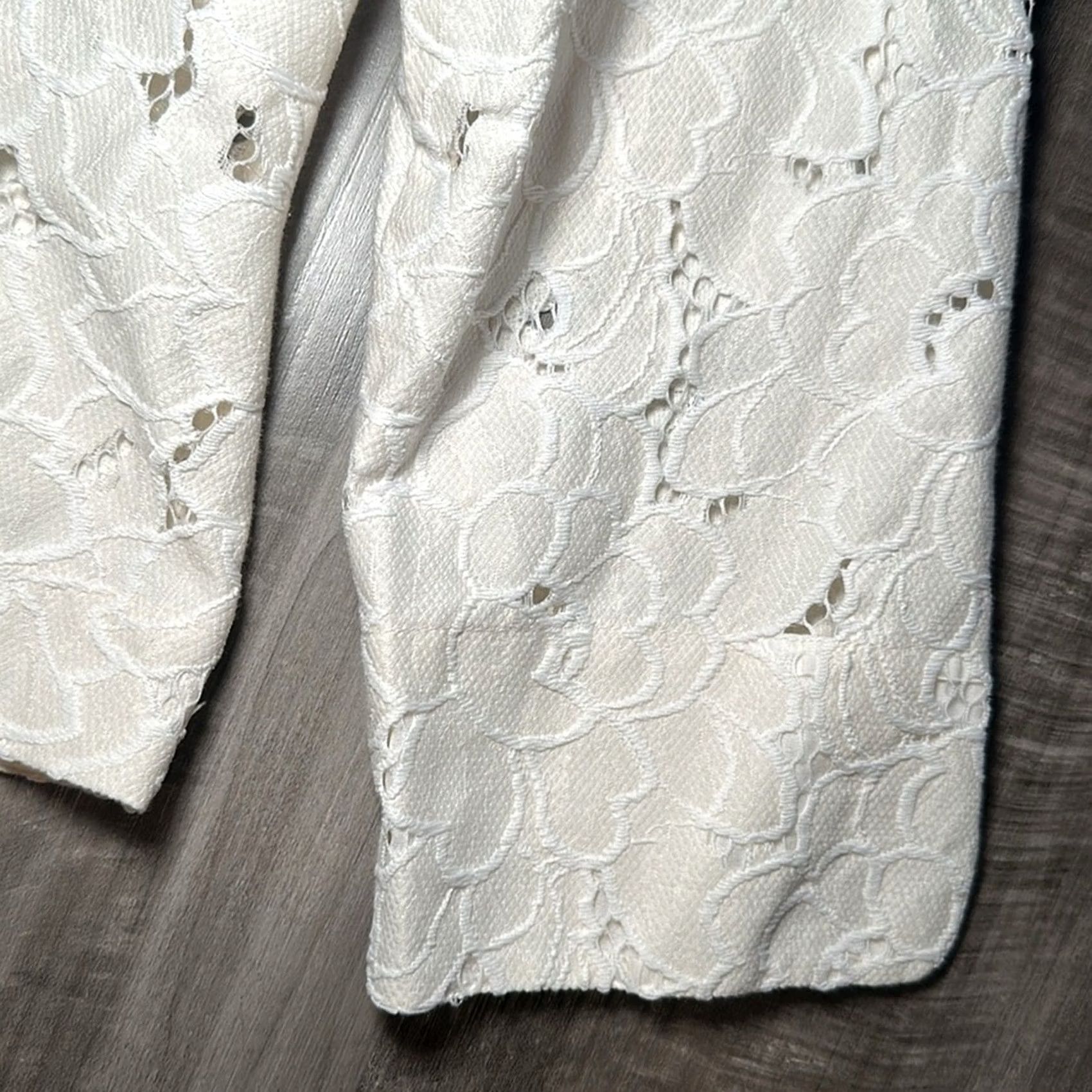 Vintage Cabi Portrait Spring Floral Eyelet Full Button Shirt Jacket - Medium Size M / US 6-8 / IT 42-44 - 3 Thumbnail