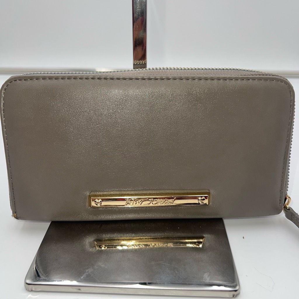 Betsey Johnson Betsey Johnson Faux Leather Bow Front Long Wallet Size ONE SIZE - 2 Thumbnail