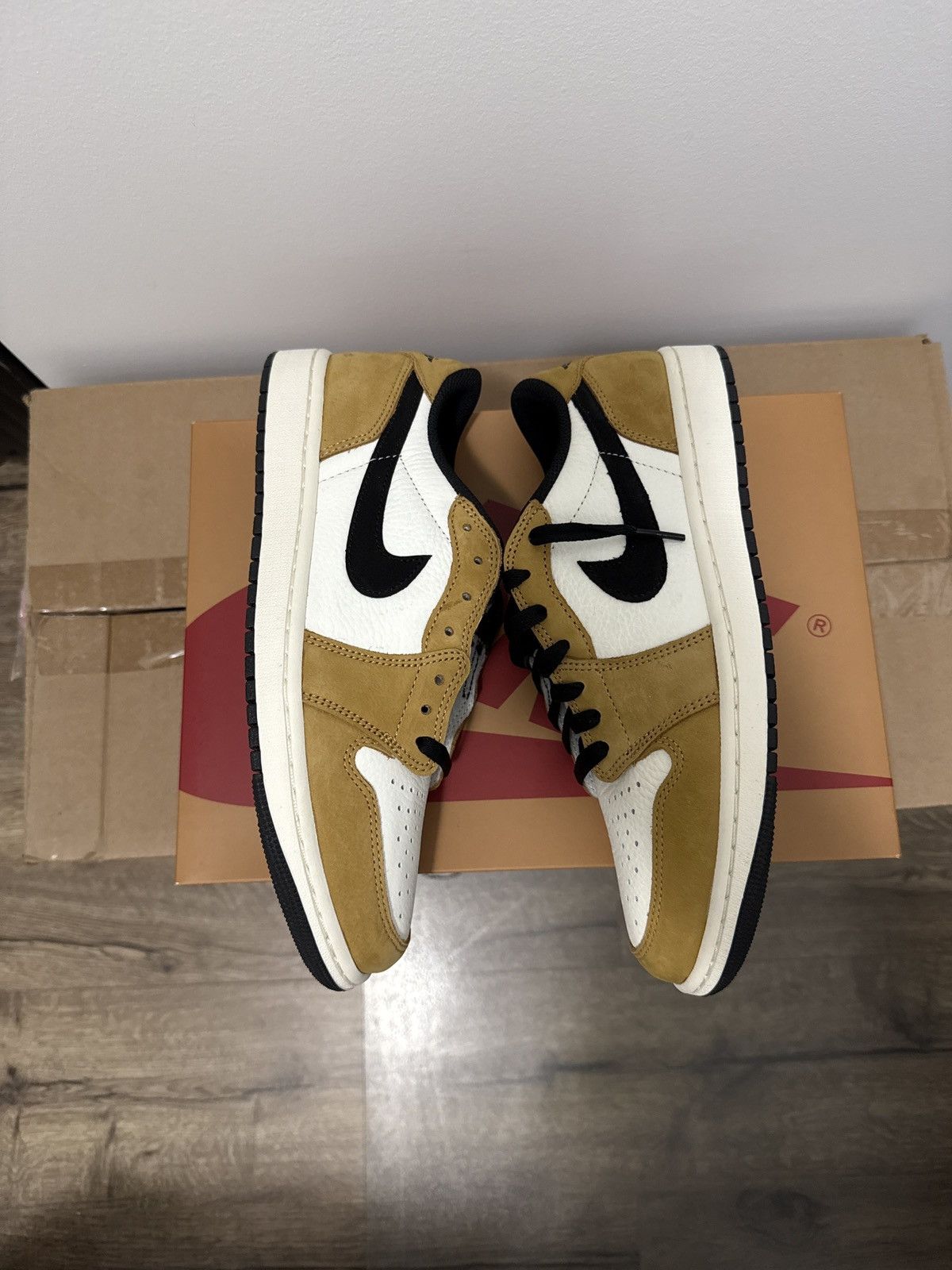 Jordan Brand Jordan 1 Low OG Rookie of the Year Size US 10 / EU 43 - 2 Thumbnail