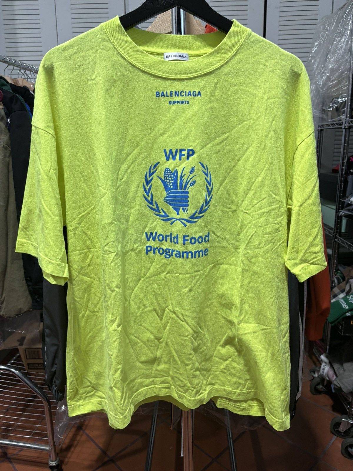 Balenciaga Balenciaga World Food Progamme Neon Tee Size US L / EU 52-54 / 3 - 1 Thumbnail